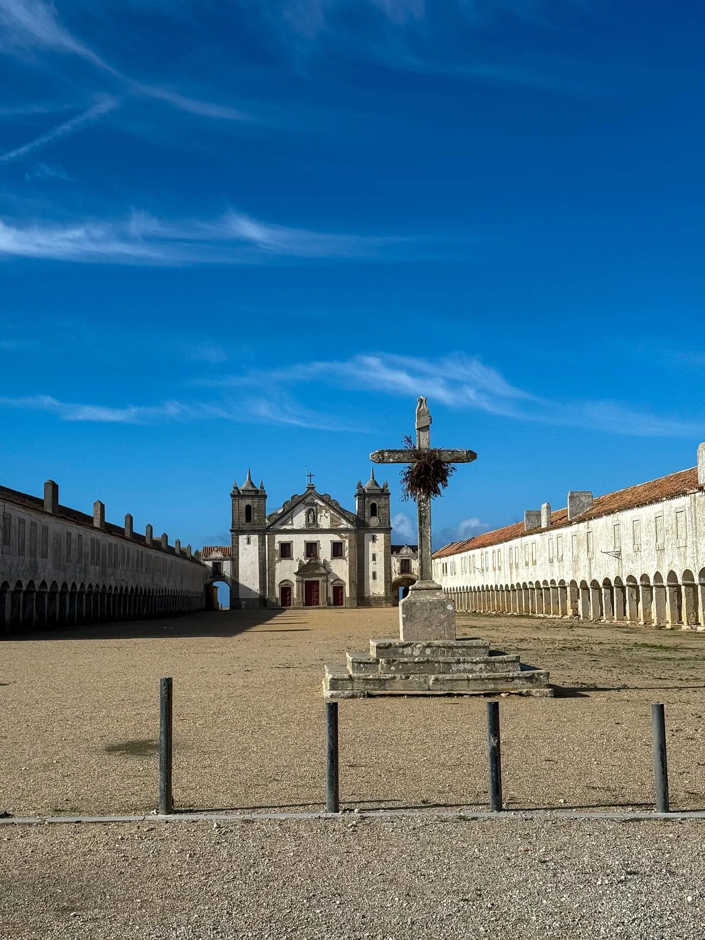 Portugal with sister 🇵🇹❤️
@t.b.mattesen 

#VanLife #vanlifeeurope #nomadelife #wildcamping #nomaddog #traveldog #portugal