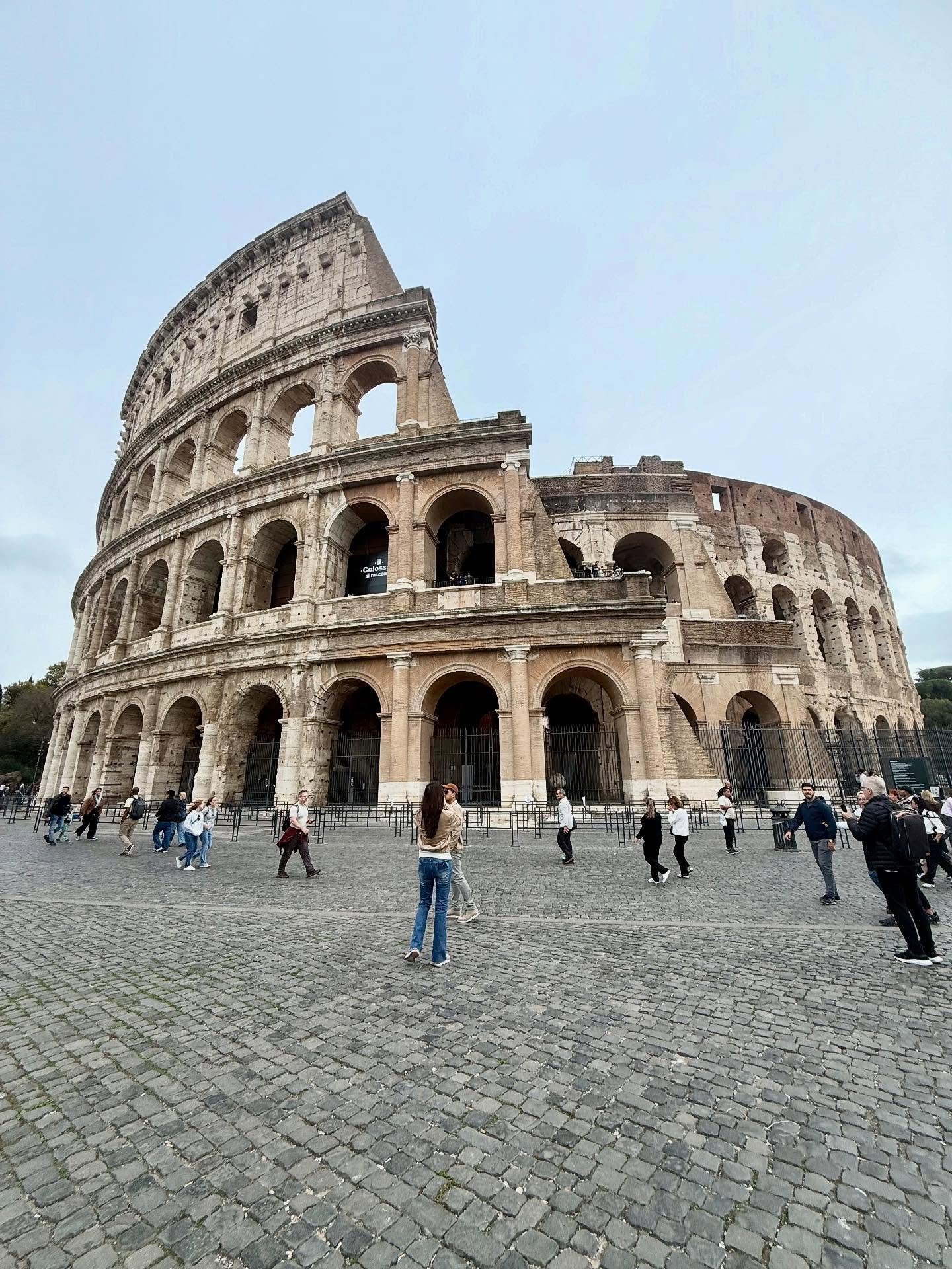 Rome 🫶🏼 what a beautiful city! 😍

#VanLife #vanlifeeurope #nomadelife #wildcamping #nomaddog #traveldog #rome #italy