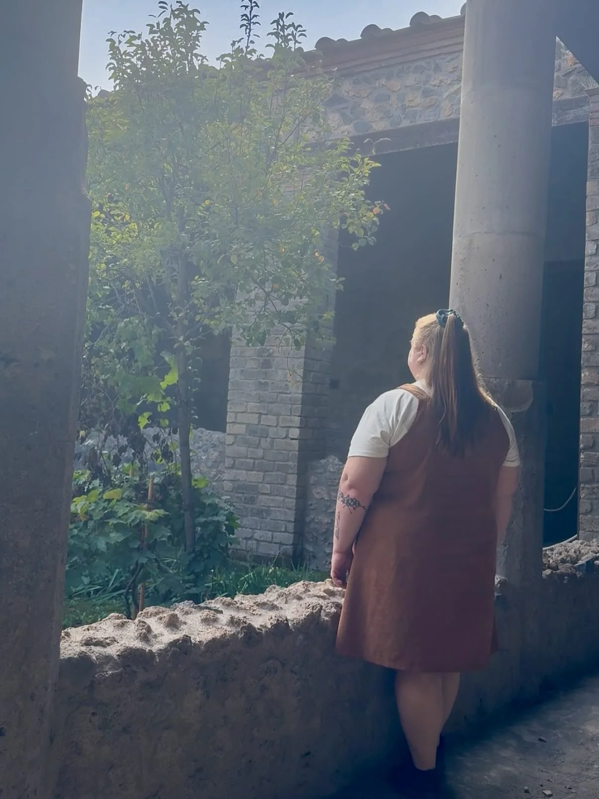 Pompeii, what an absolutely beautiful and interesting place! 😍
So much history and pain in one place ❤️
ps. i took 100s of pictures there, but here af 20 of them 😅

#VanLife #vanlifeeurope #nomadelife #wildcamping #nomaddog #traveldog