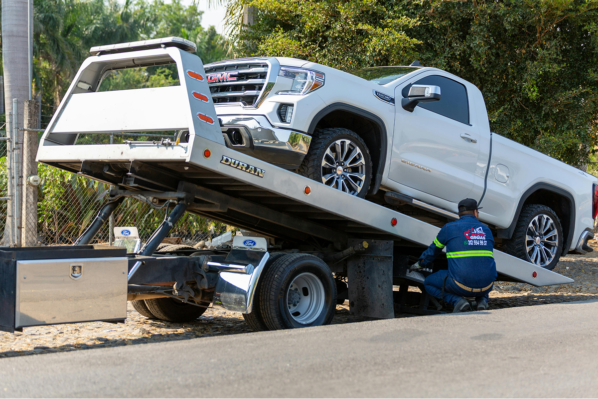 How Fast Can a Tow Truck Reach You in the Chicago Suburbs?