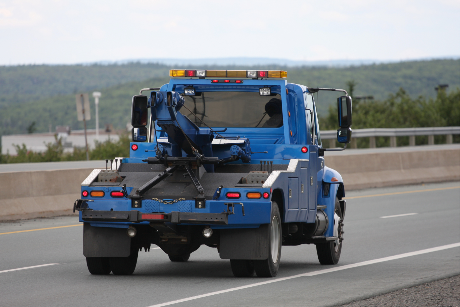 Is 24/7 Towing Really Available? What “Round-the-Clock Service” Actually Means