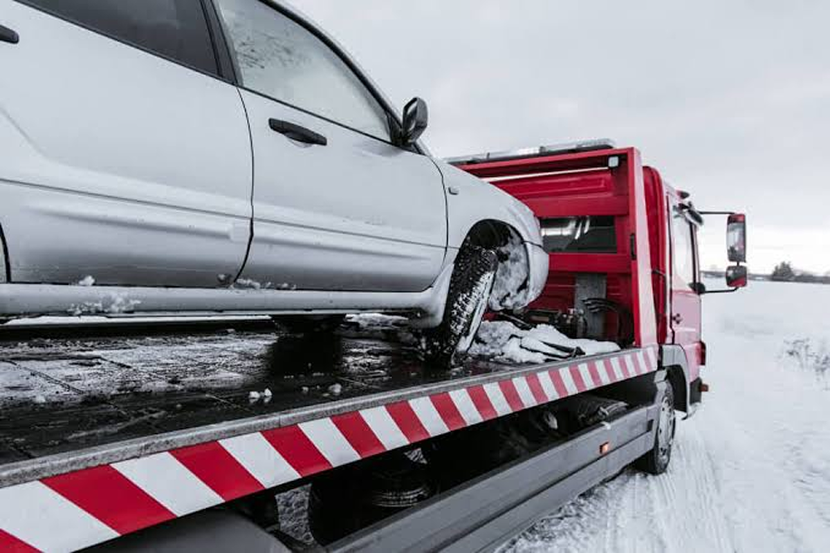 How Tow Operators Assess Vehicle Damage Before Transport