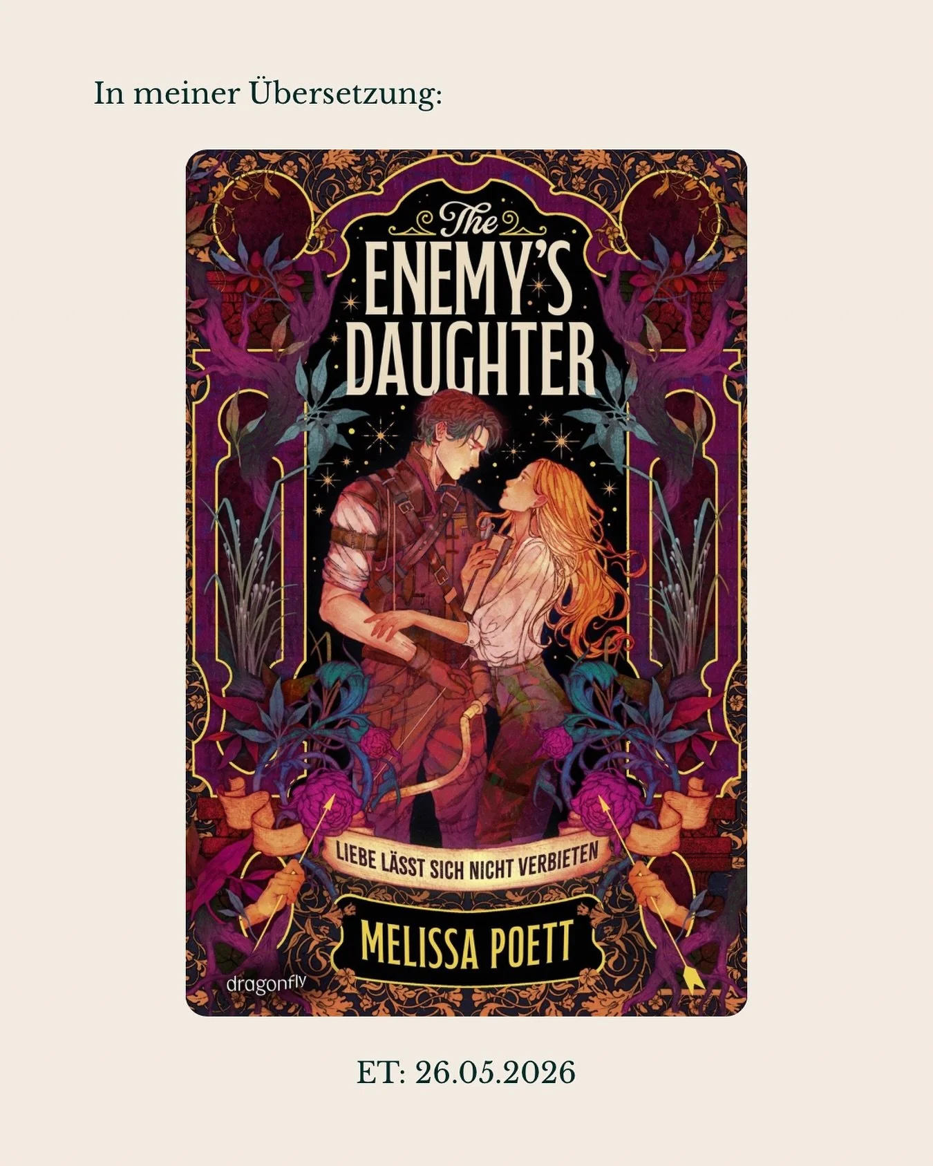 Bald in meiner &Uuml;bersetzung: &bdquo;The Enemy&lsquo;s Daughter&ldquo; von @melissawritesya 🌿🏹✨

Am 26.05.2026 erscheint bei @dragonflyverlag dieses wundvolle dystopische Jugendbuch. Ich hatte sehr viel Spa&szlig; beim &Uuml;bersetzen und kann e