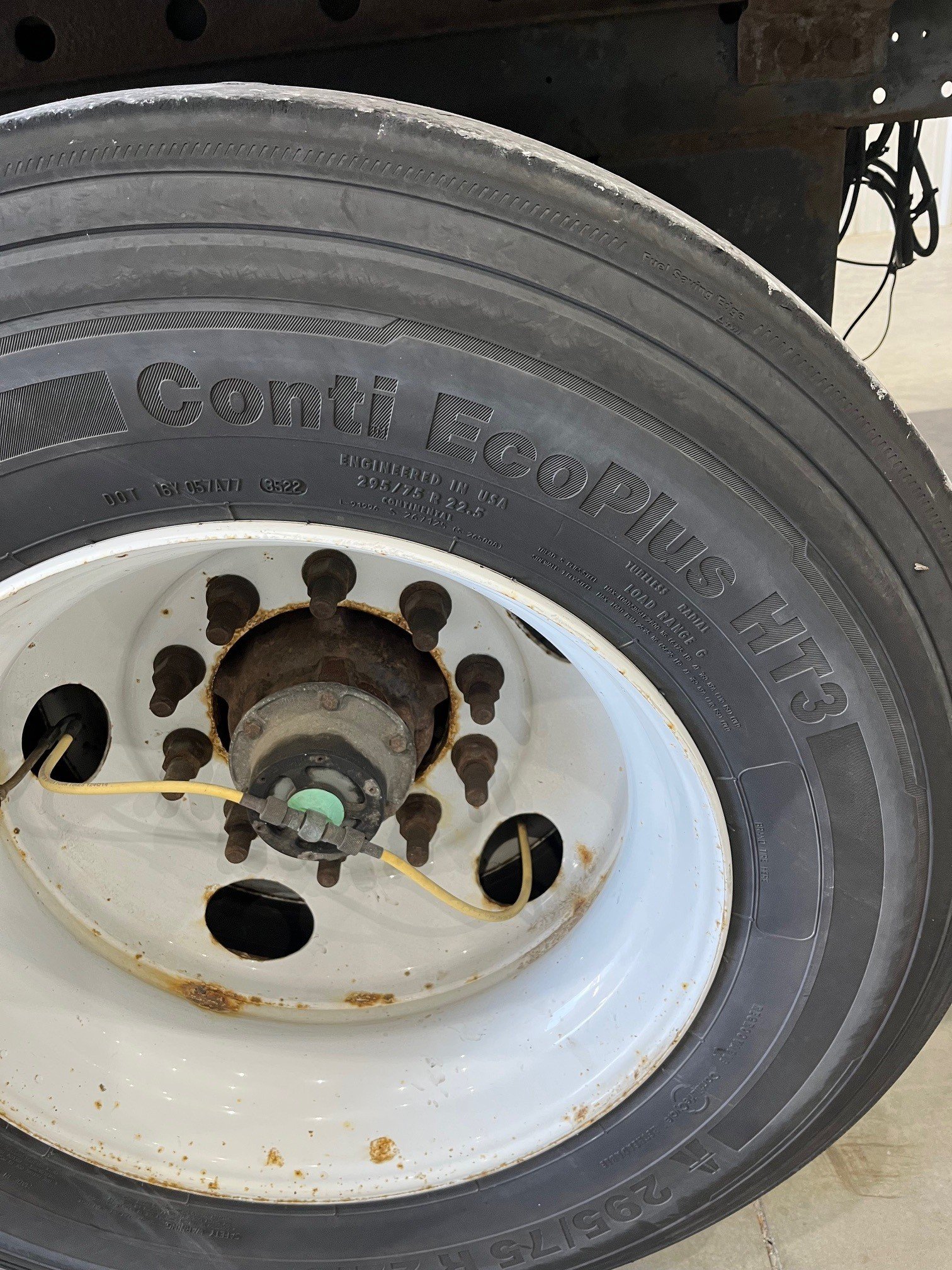 AV2986 TIRE SIZE.jpg