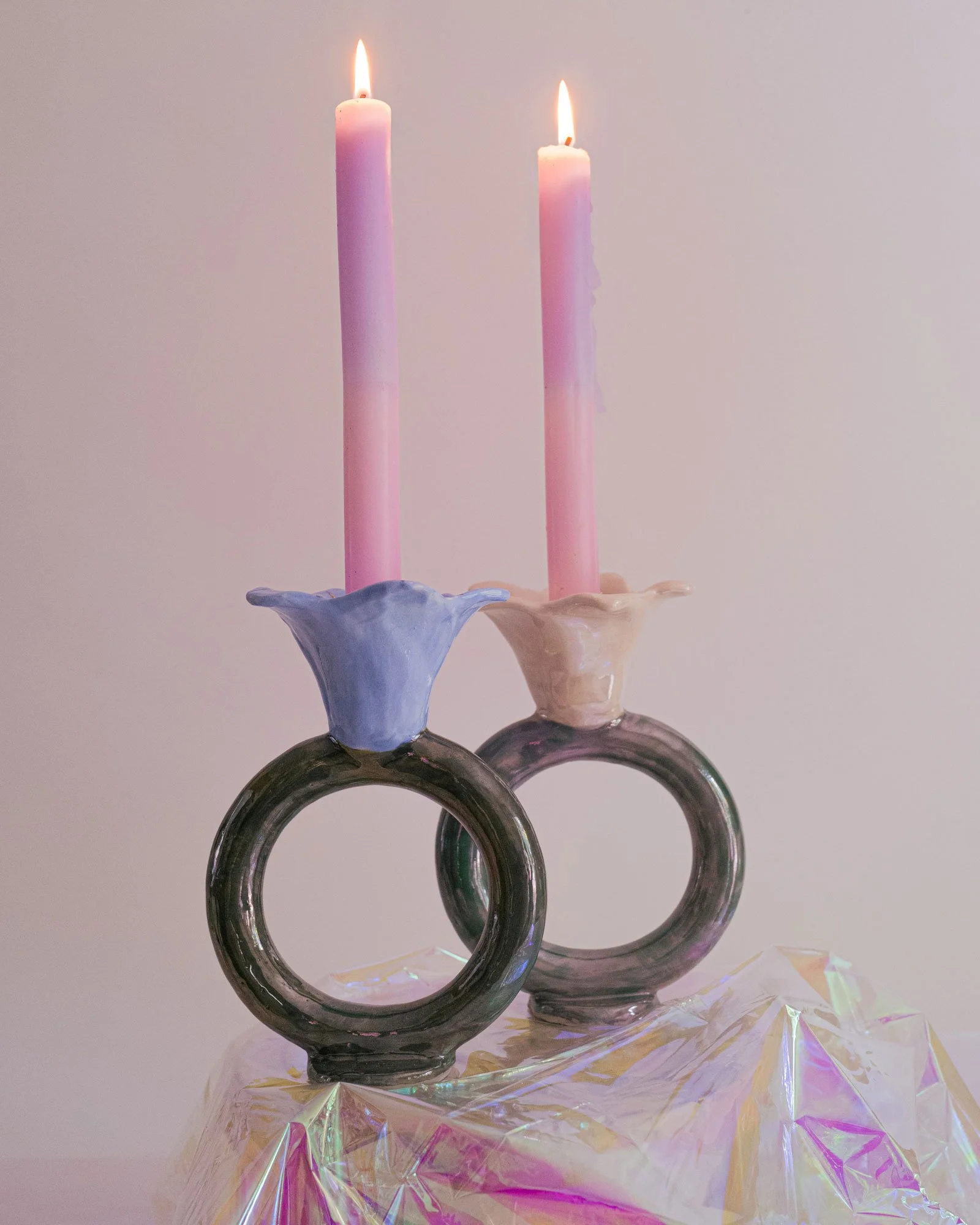 bougeoirs en faïence, lustre nacre et or.