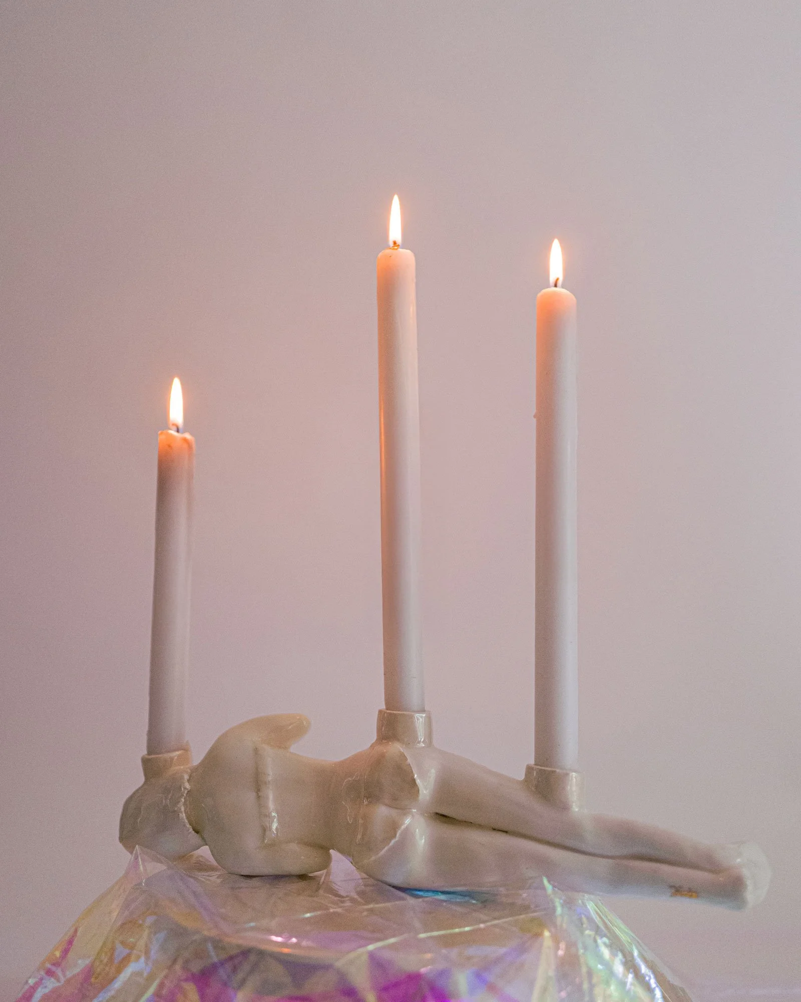 femme bougeoir en faïence, lustre nacre.