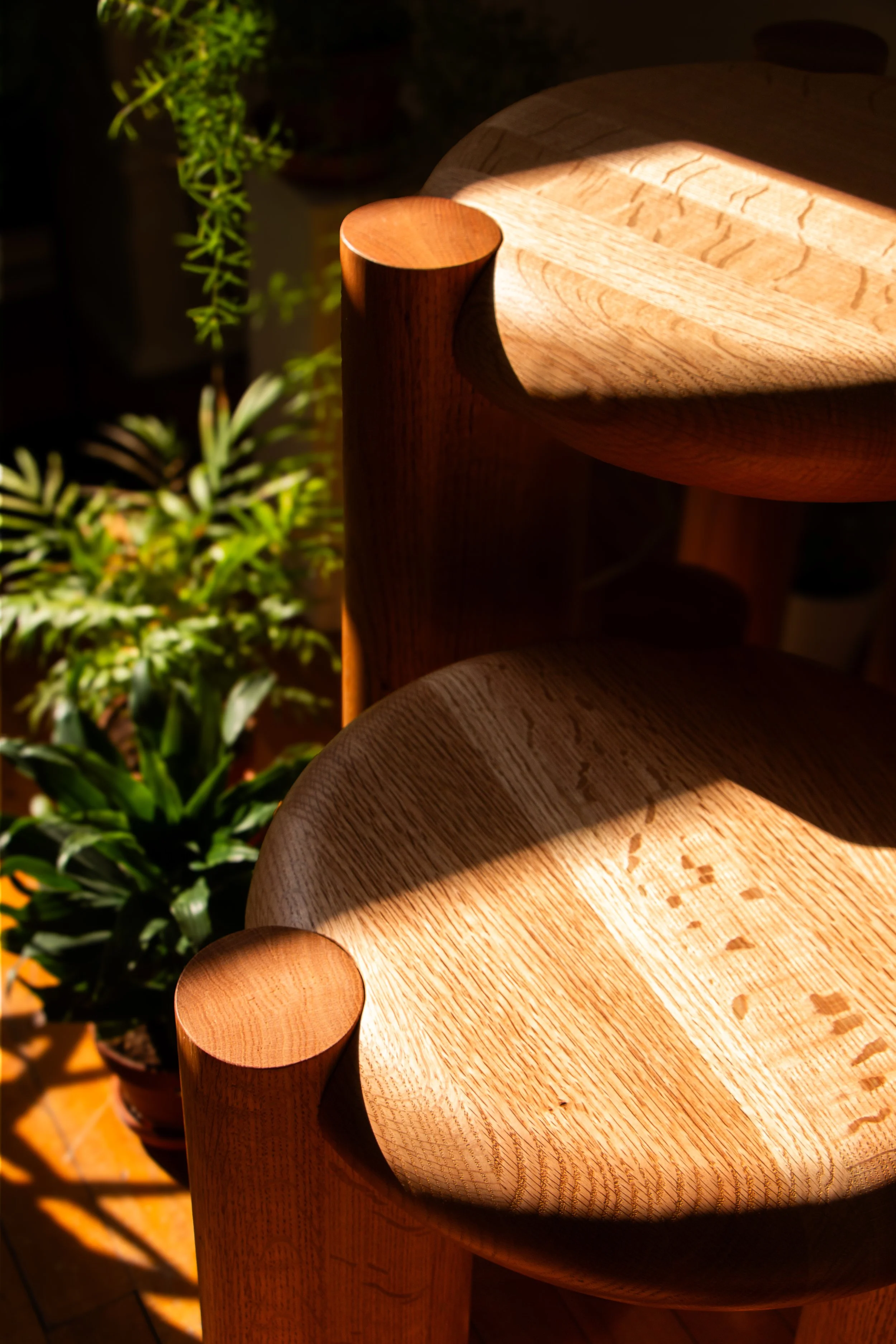 DEMASSE - Série de tables et tabourets