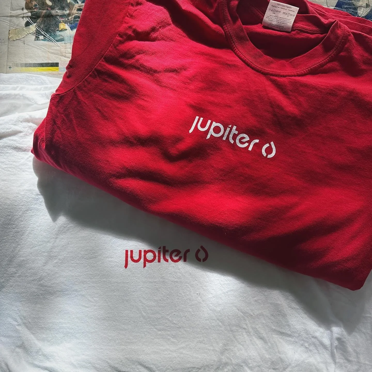 Hot off the press! Screenprinted tees for  @jupiter_research ready to go! Need shirts for your business? Send us a dm or email!

#screenprinting #embroidery #padprinting #promotion #promotionalgoods #originaldesigns #marketing #branding #businessprom