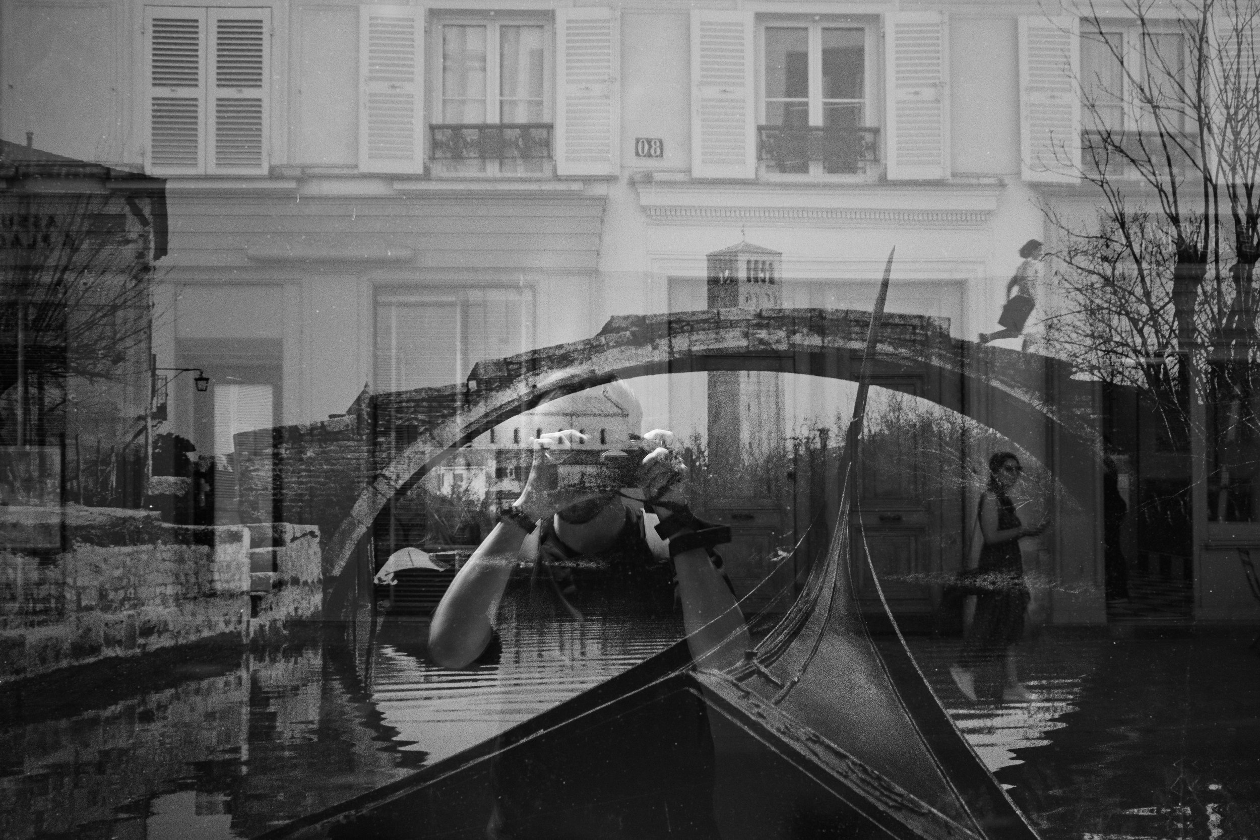 Selfportrait like Henri Cartier-Bresson - Black and white - Streetphotography - Paris - Credits @ Greg Brisset