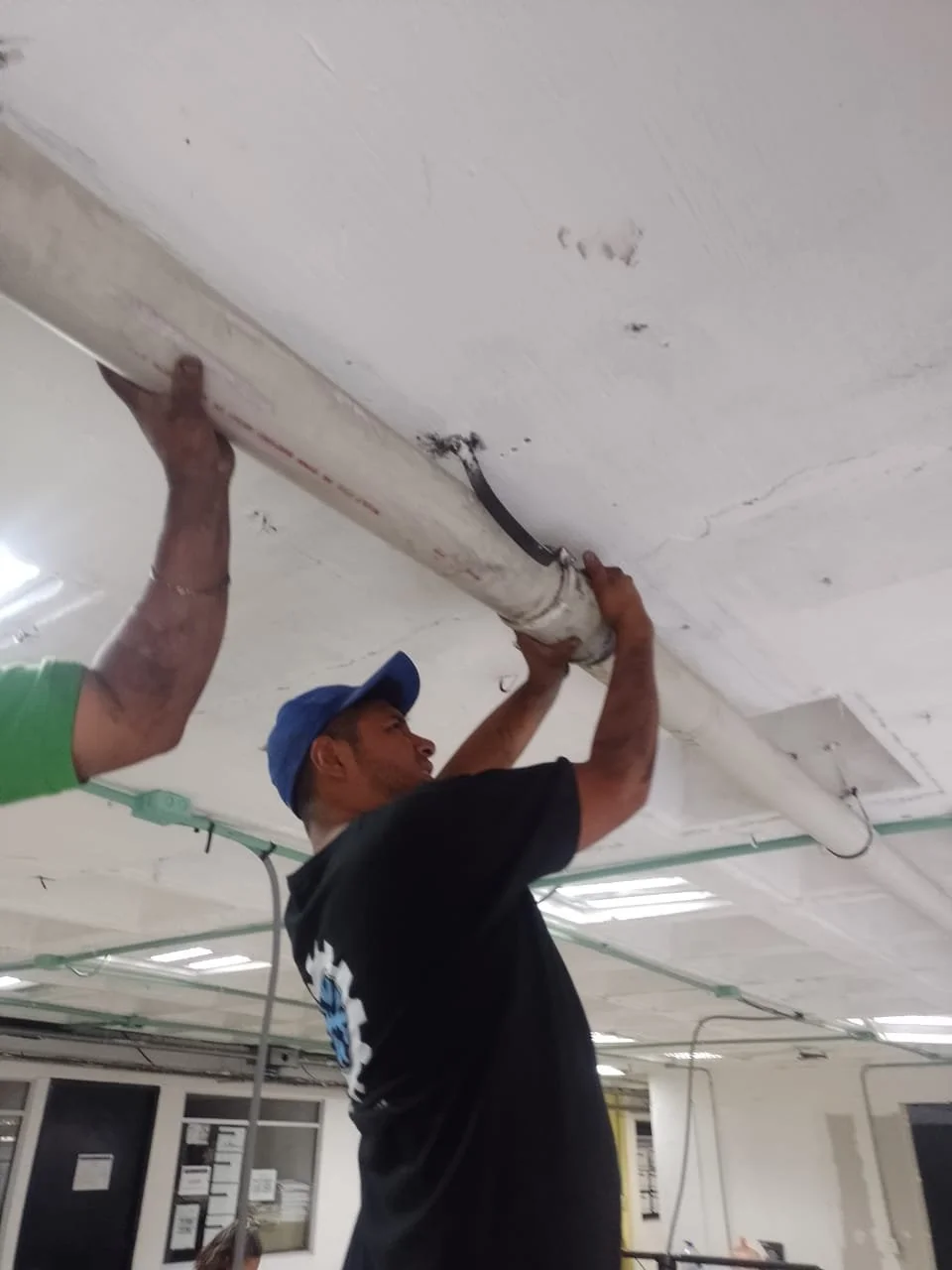 Mantenimiento a bajadas pluviales