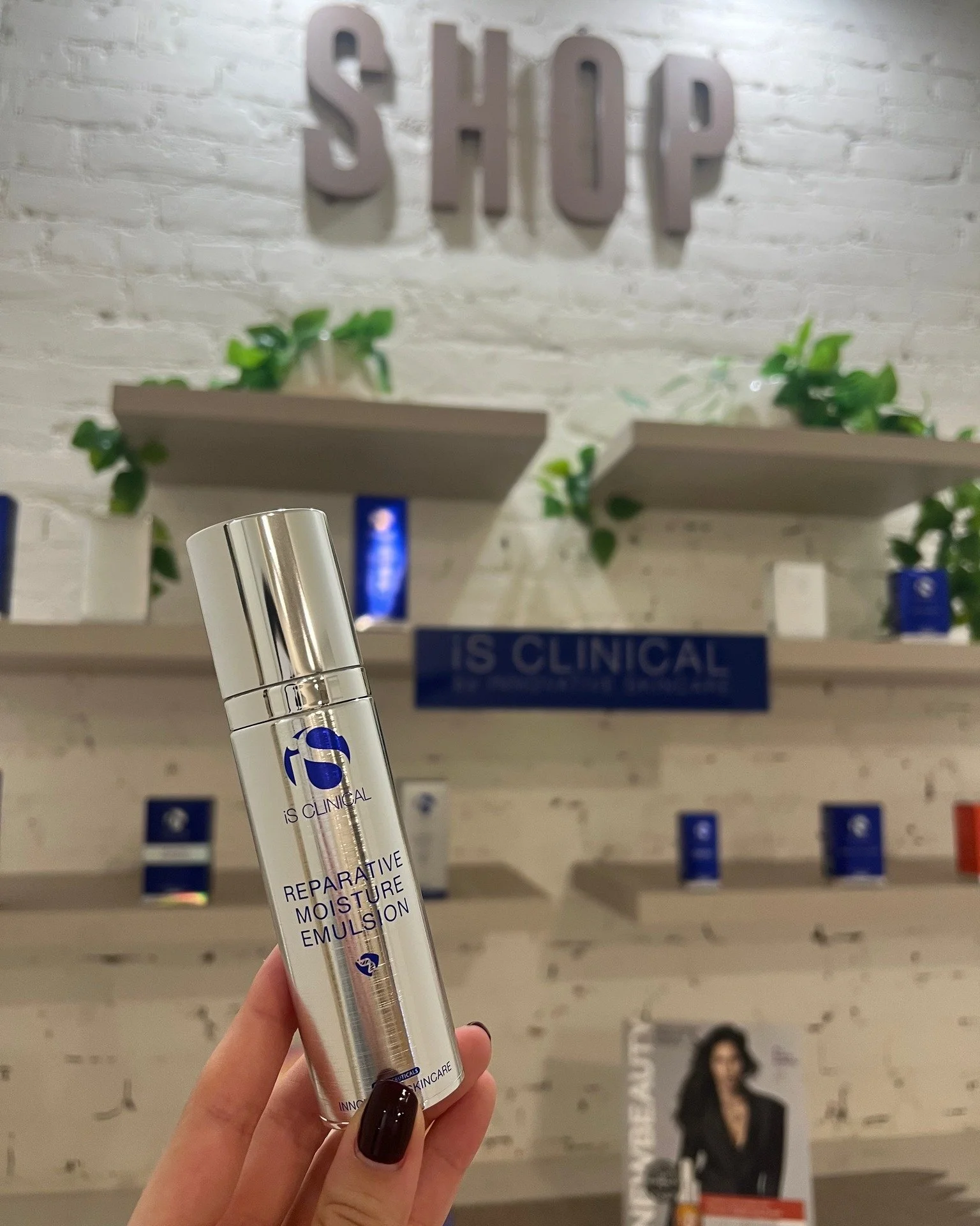 Barrier-first skincare is everything 🤍

Meet iS Clinical Reparative Moisture Emulsion. @isclinical 
This lightweight yet deeply nourishing moisturizer is designed to soothe, hydrate, and support the skin barrier, making it a perfect match for skin t