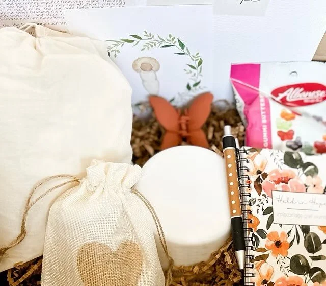 Miscarriage is unfortunately a part of so many of our stories. With the struggles emotionally, mentally, physically&hellip;it all takes such a toll. Navigating loss while also being held &amp; supported isn&rsquo;t always the norm unfortunately. Whil