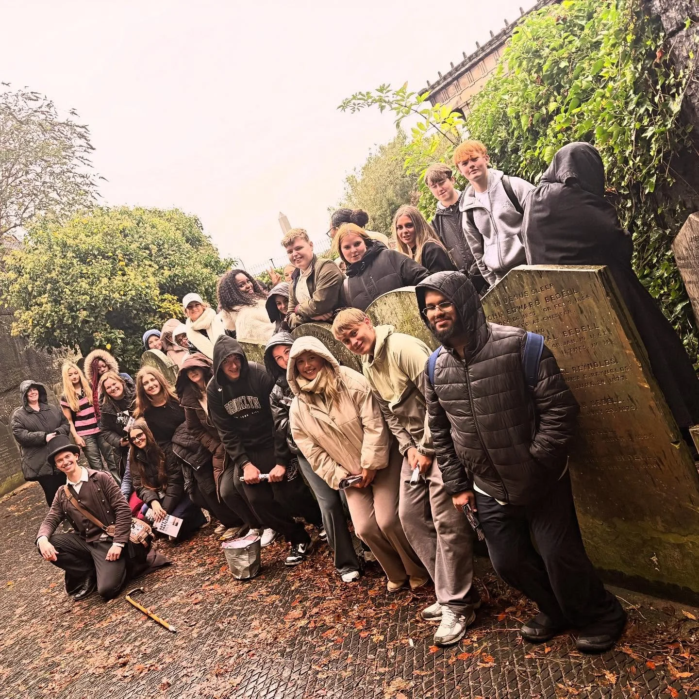 How about a Dash of Darkness 🌑 in the Day 🌞 ? Private tour with @burycollege Tourism Students was a delicious dive into Liverpool’s Haunted Heritage with a seriously sizeable side of🍴Spooky Stories🍴
Memento Mori 💀🎨💃 🪩 🫀🛼🎭🗺️🕯️🕰️