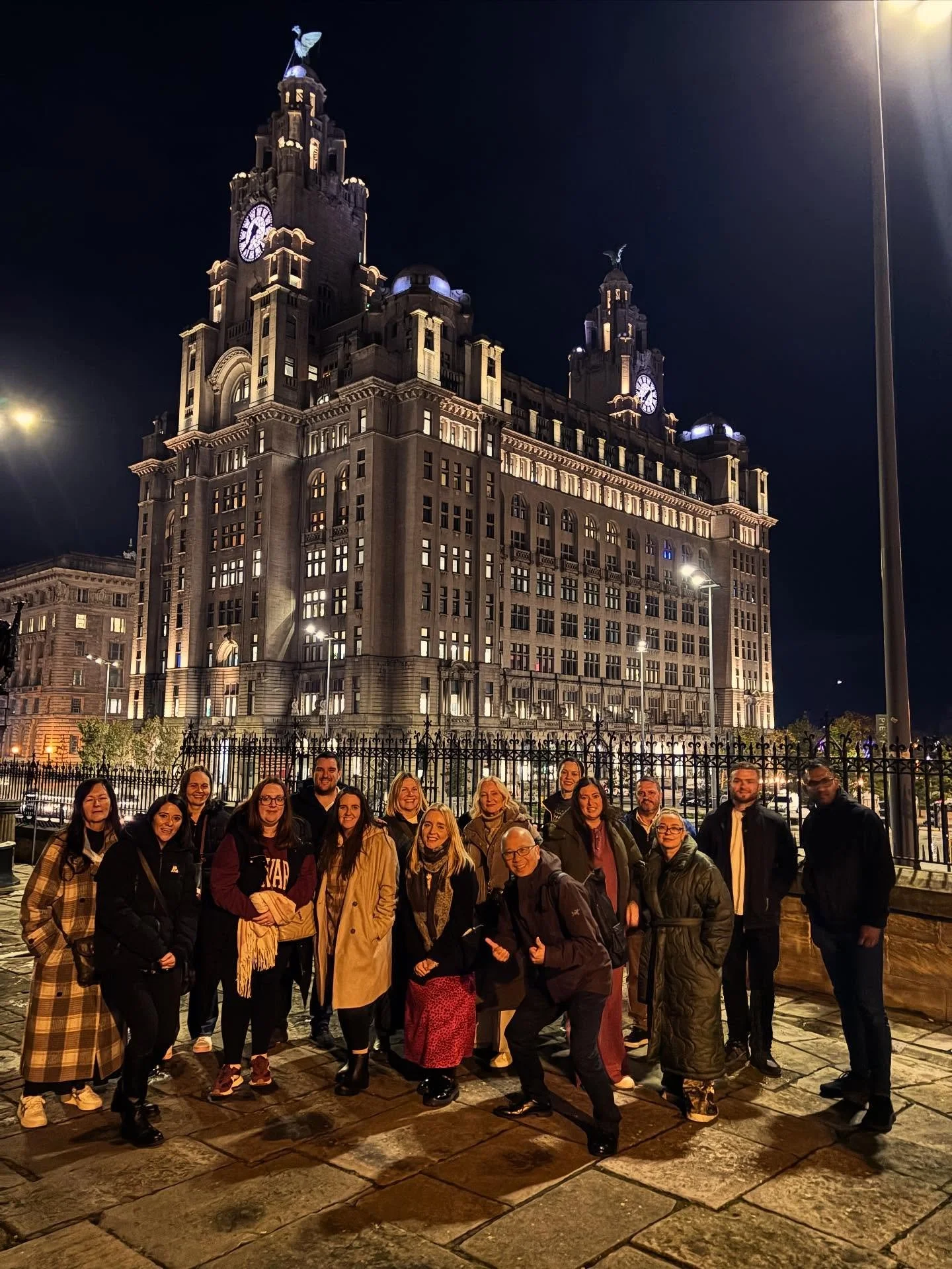 #PrivateTour with #Shiverpool tonight hosted by @adelecarr_ What a delightful delve into the darkness with our dear hearts 🖤 Thankyou all for joining us 🦇 
🌺 Gather Ye Rose Buds while Ye May! 🌺 
Join us for Performance, Philosophy and Play!
🔮