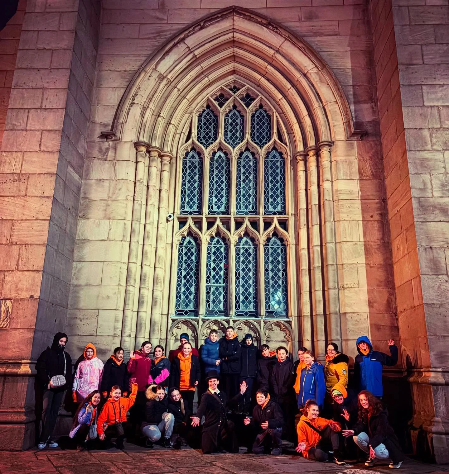 #Privatetour with Walton on the Hill Scouts ♥️ we’ve been fiendish friends for many a year and they show no fear these daring darlings 🕯️ Thankyou so much for joining us 🎩 
Memento Mori 💀🎨💃 🪩 🫀🛼🎭🗺️🕯️🕰️
🌺 Gather Ye Rose B