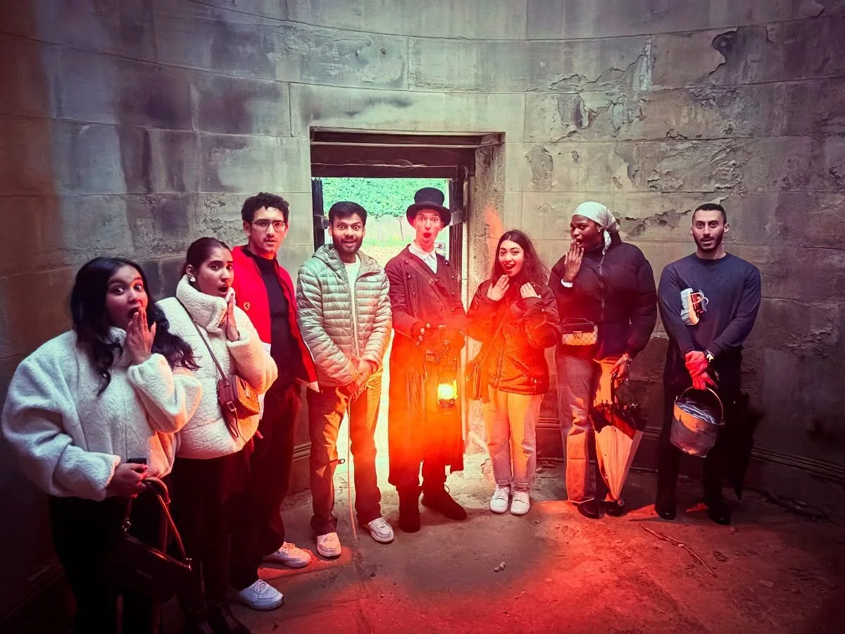 Bespook tour with @livuni @uolmanagementschool students this afternoon 🎩 such a delectable dance to the darkside… 💀 Thankyou all for joining us 💀
🌺 Gather Ye Rose Buds while Ye May! 🌺 
Join us for Performance, Philosophy and Play!
🎟👇?