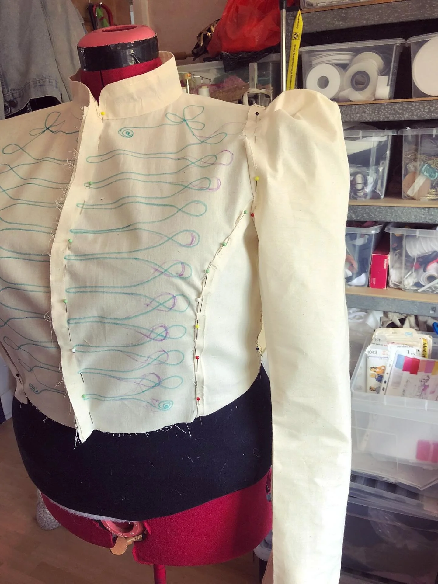 As the whispers of Hallowe&rsquo;en fade and the city settles back into its rhythm, we take a quiet moment for you dear hearts 👏🏻 &hearts;️ 👏🏻 here&rsquo;s three cheers 👏🏻 &hearts;️ 👏🏻 

To the dream-weavers and night-shapers the designers, p