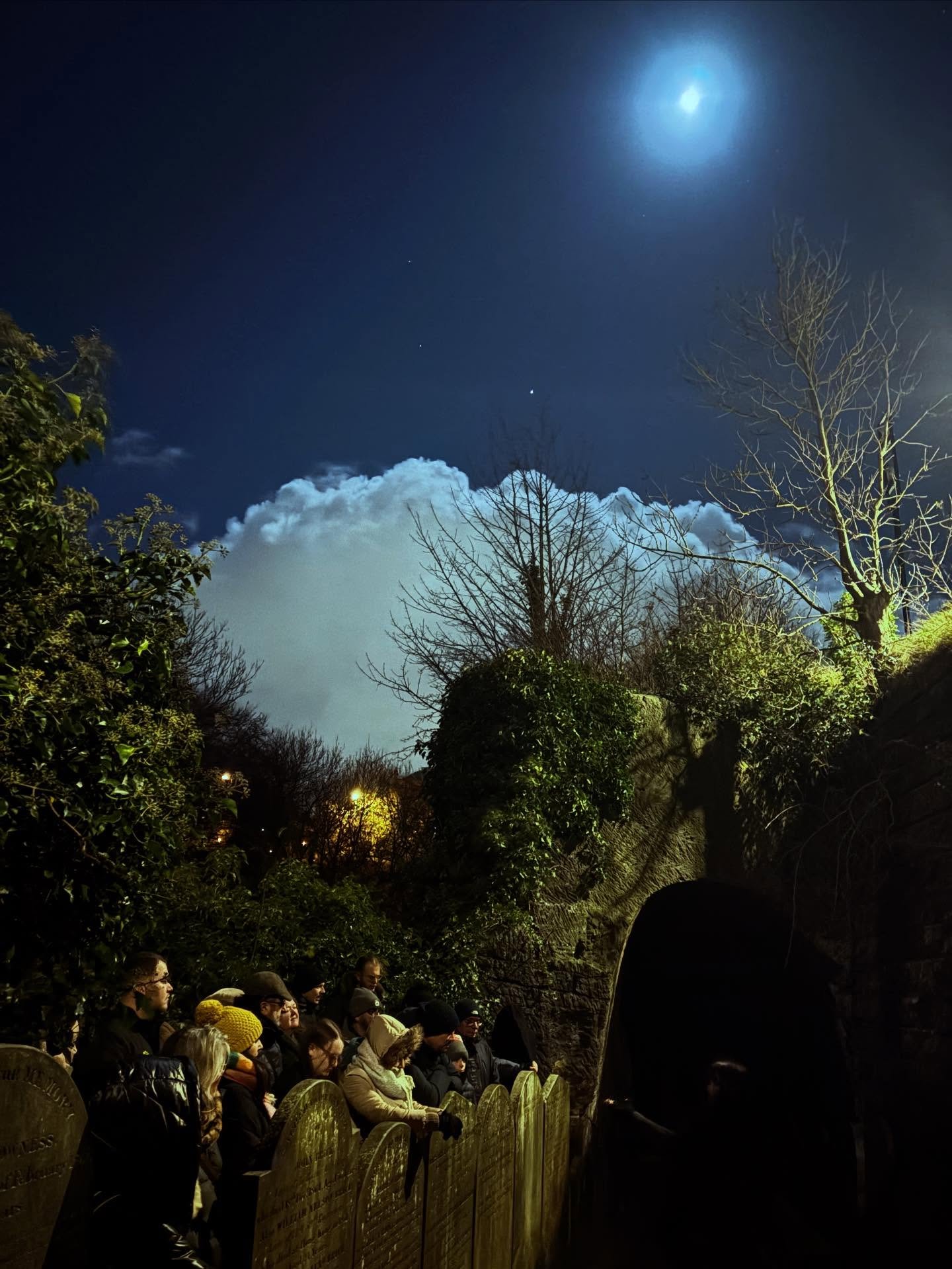 Super - natural beauty on a scintillating Hope Street Shivers tour this eve ☁️ 🌕 🦇 ⚰️ 🔮 

Join us tomorrow for a Special Festive Holiday tour 💀

Do Something Special- Set Your Spirit Free - Think Shiverpool! 

🎟👇🏻 BOOK NOW 👇🏻🎟

🕸 www.shive