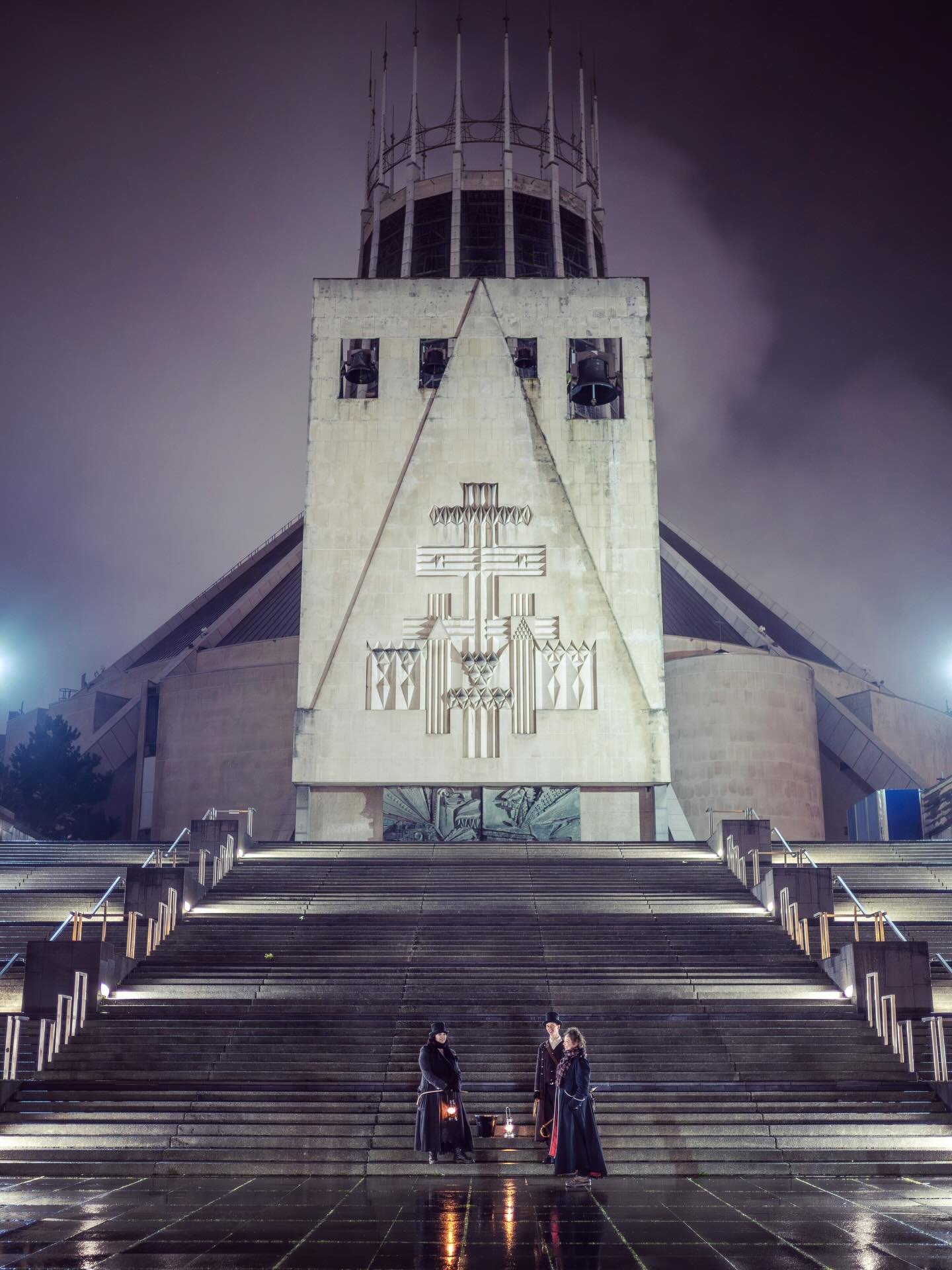 Around the City with 80 students 🩸 Thirsty work for a Thursday night&hellip; Thankyou for joining us on a bespoke private tour with the Shiverpool crew @moultoncollege 

Do Something Special- Set Your Spirit Free - Think Shiverpool! 

🎟👇🏻 BOOK NO
