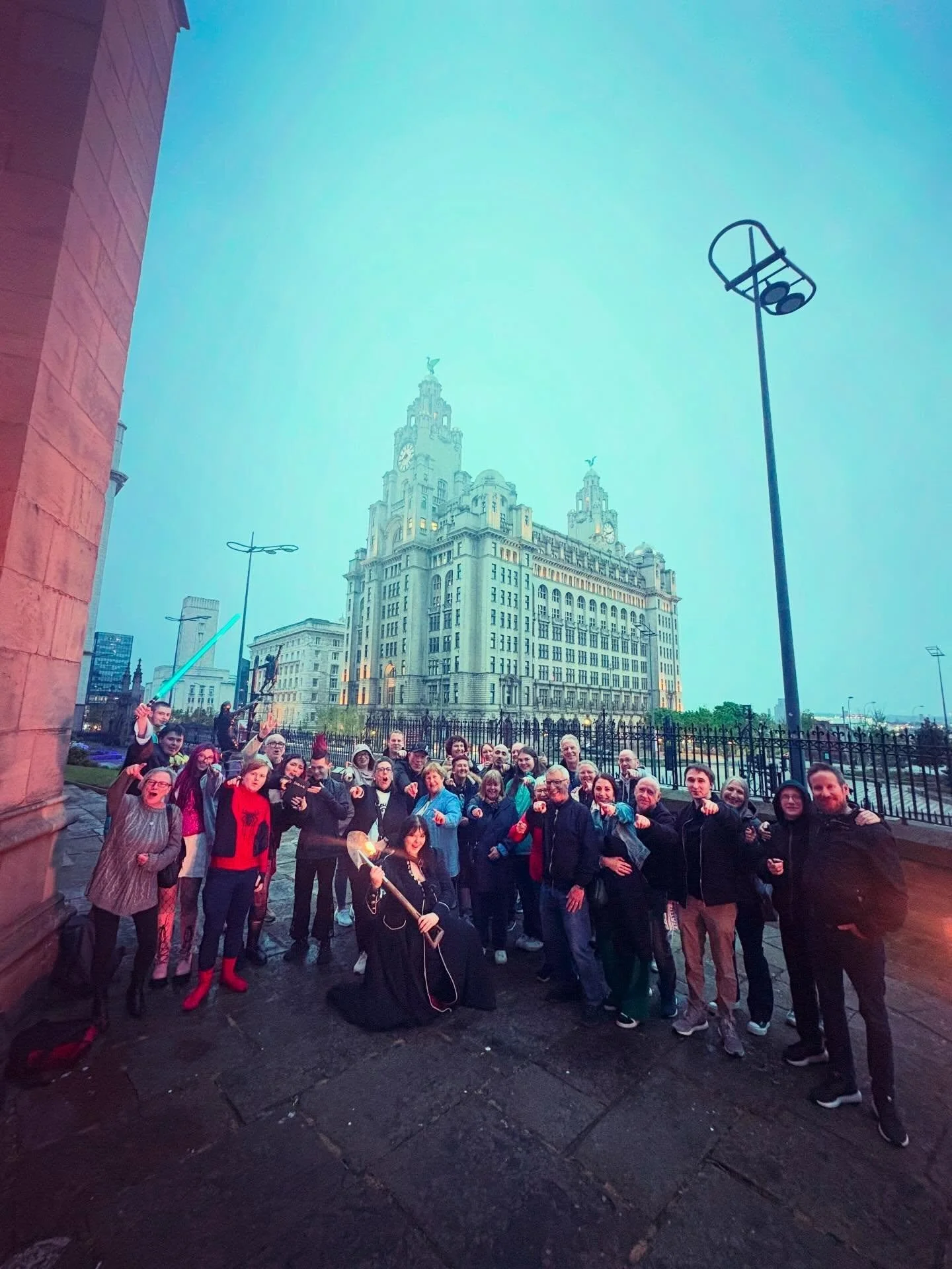 We welcomed so many old friends back to Shiverpool last night, Julie and Martje who have joined us on so many occasion through the years bringing family and friends - it was a very special evening with a delicious drizzle in the air too - Thankyou al