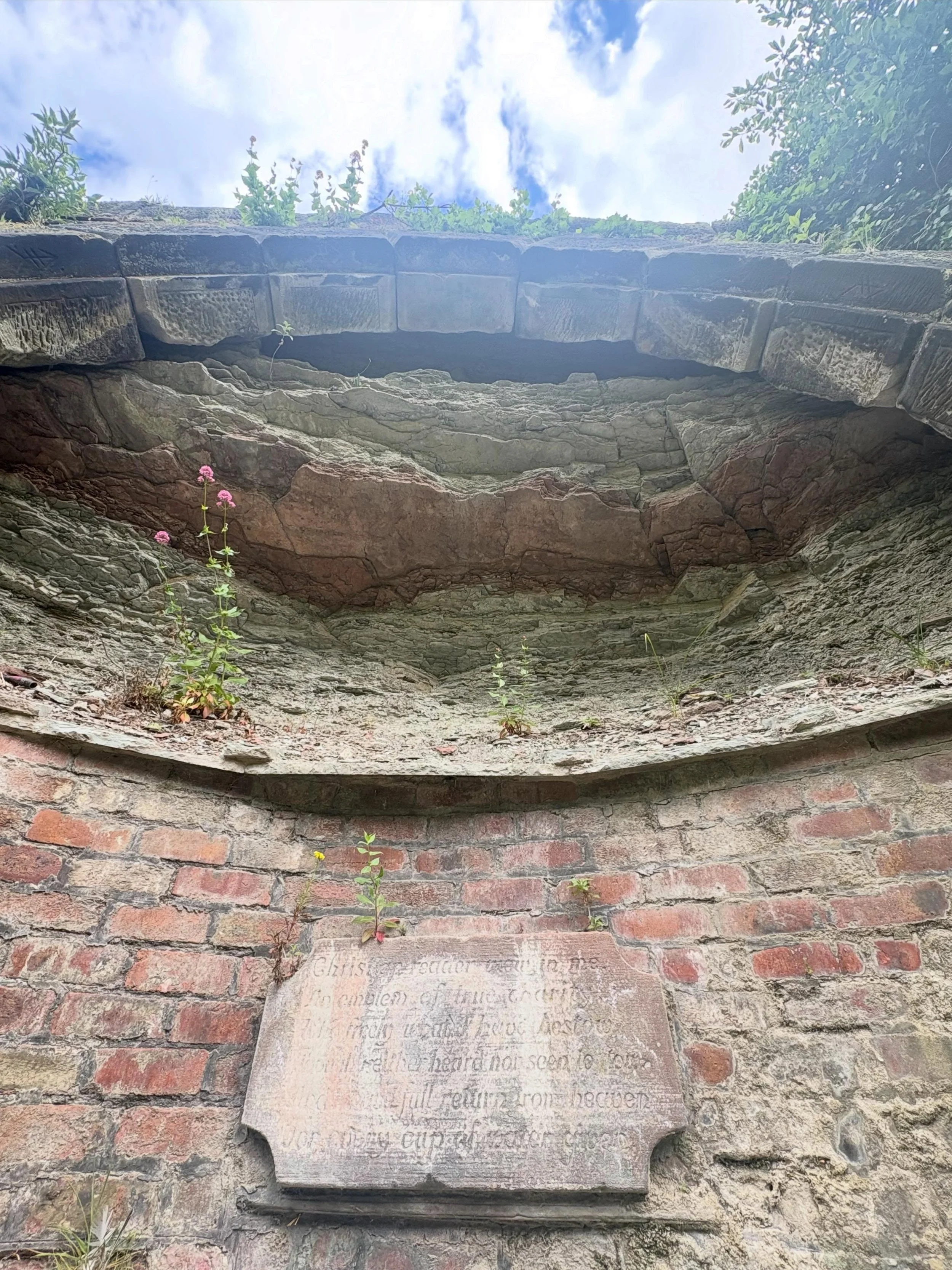 Discovered in 1773 by stonemasons working the land of the former quarry- the Chalybeate Spring has been a natural occurring gift to the people of Liverpool ever since&hellip; The inscription above written by Cuthbert Bridgewater says&hellip;

Christi