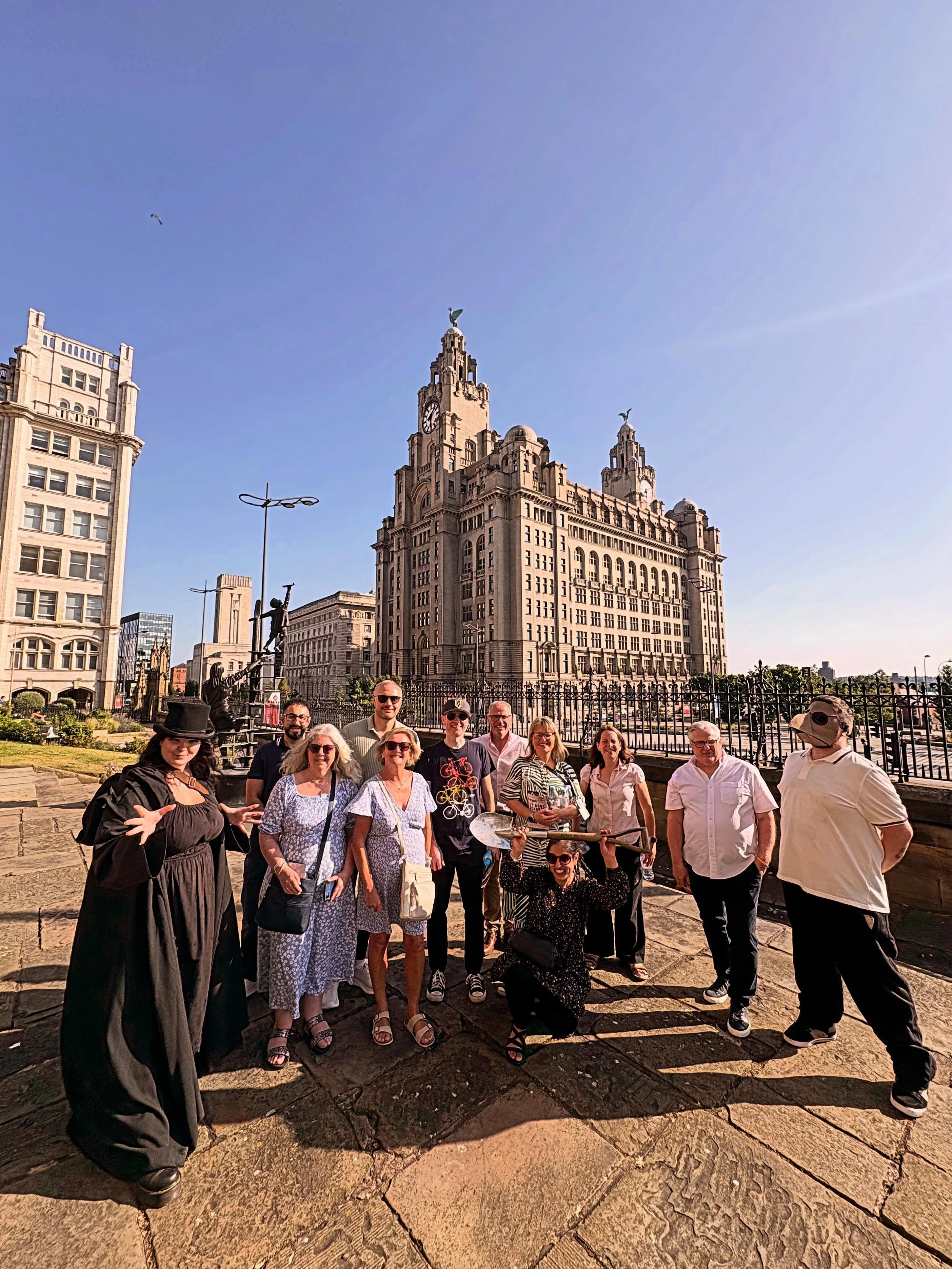 The Heat is On! 🥵 We&rsquo;re Staying Cool with #Shiverpool and the crew at Clyde &amp; Co who, it has to be said Successfully Navigated the Risk with the Sisters most Twisted and Survived to tell the Tale 💀😉⚰️

Shiverpool 🎩 Family Fun, Frights &