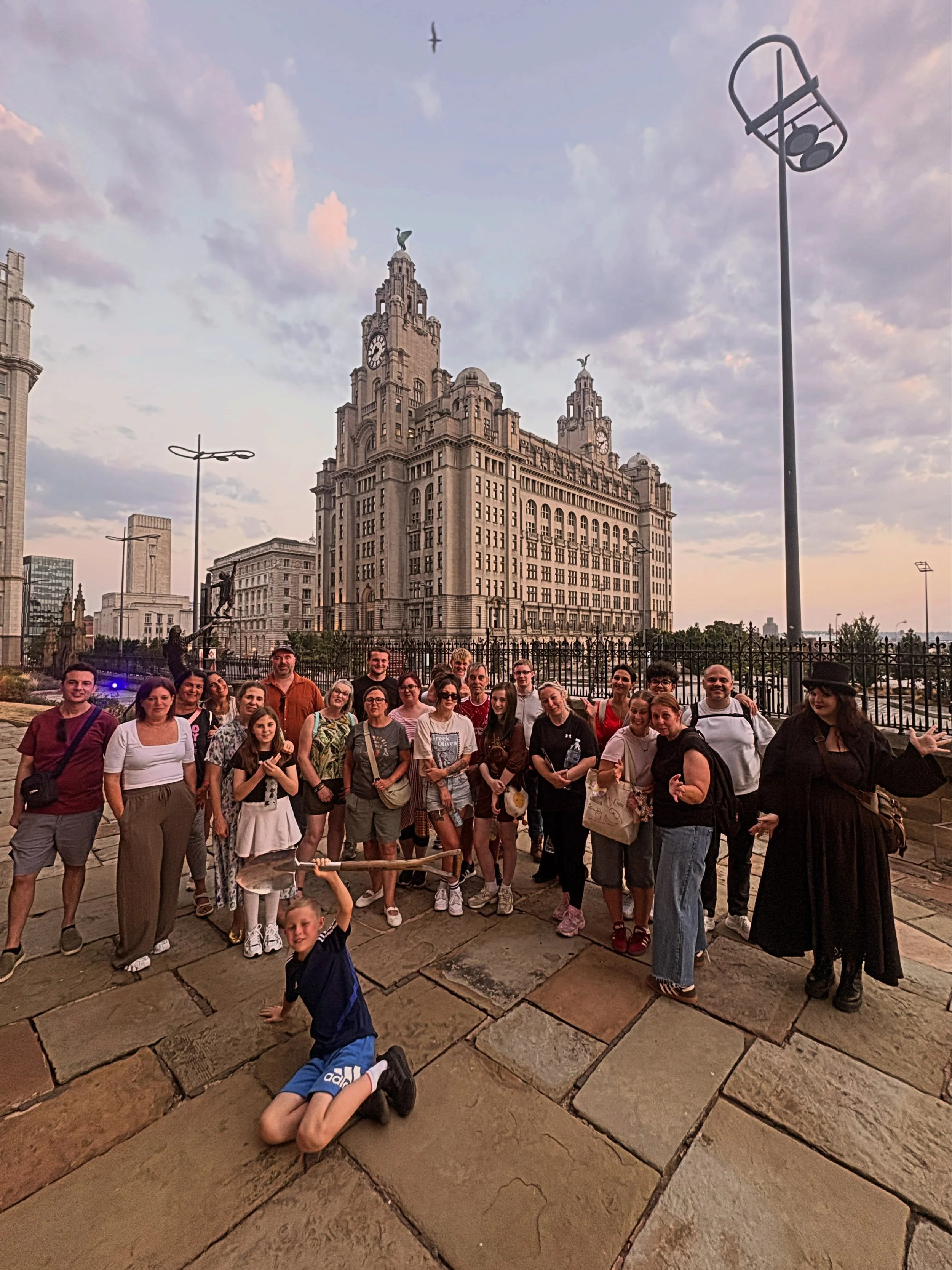 The time we did a Shiverpool tour and the moon 🌝 eclipsed the sun 🌞 #eclypse