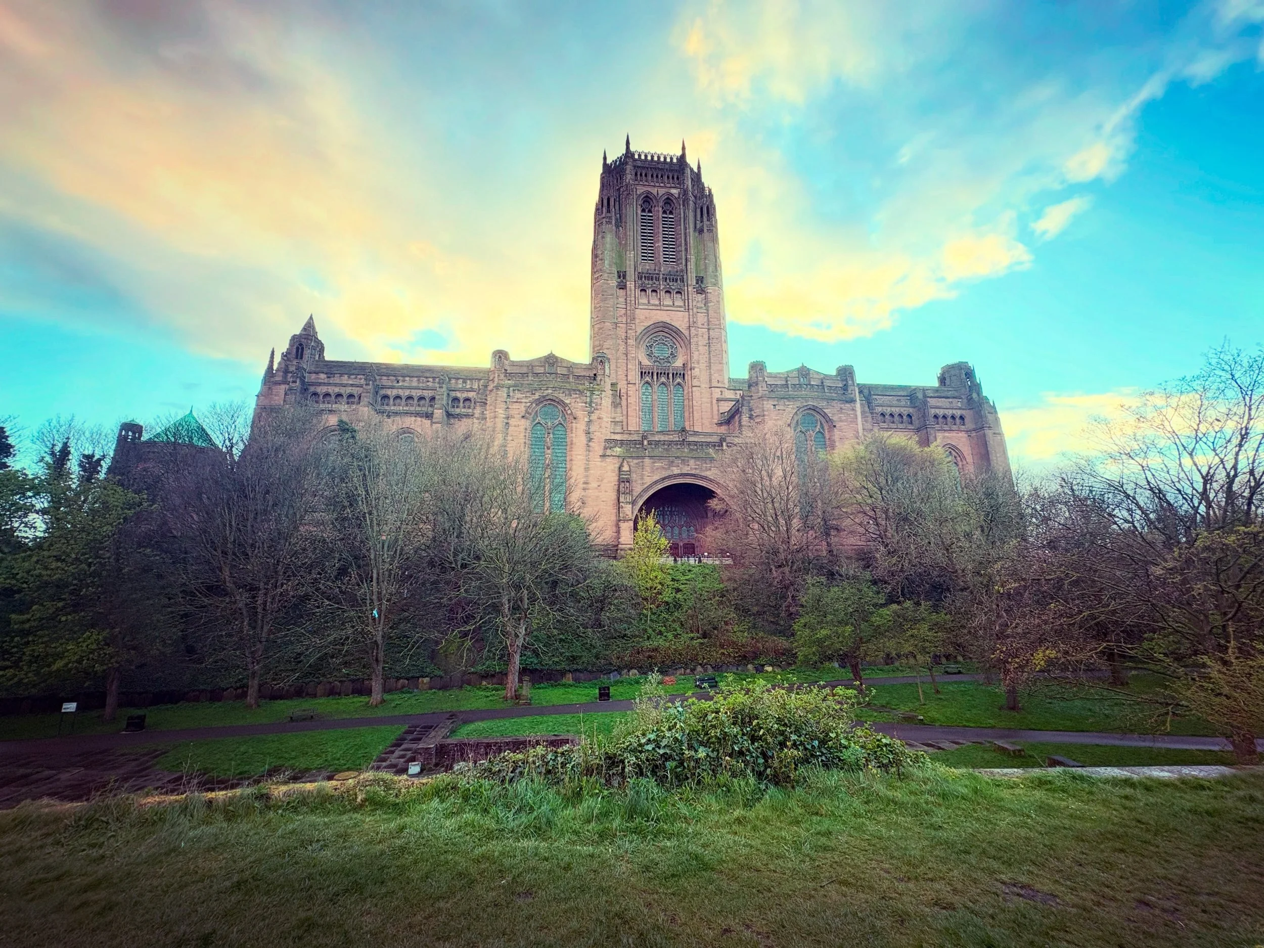 🦇 BAT WALK AT ST JAMES&rsquo; GARDEN 🦇

Join Liverpool City Council Parks and the Friends of St James&rsquo; Gardens @friendsofstjamesliv @liverpoolparks  for a special evening Bat Walk through one of Liverpool&rsquo;s most atmospheric historic gre