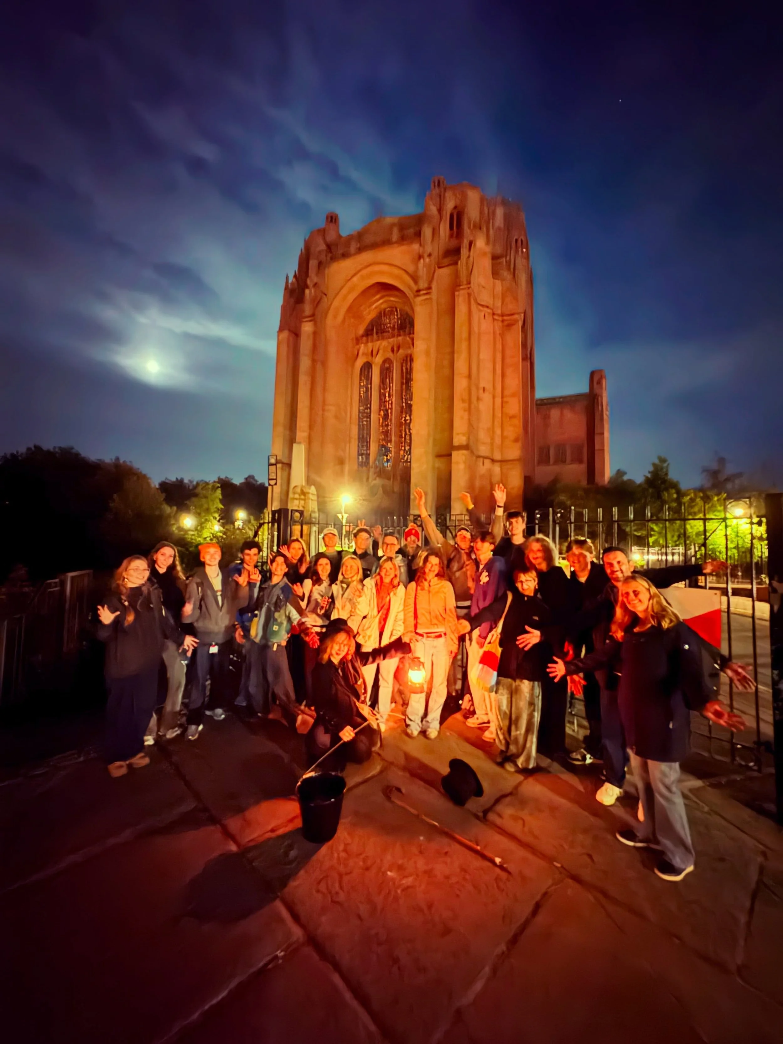 #privatetour #schootour #switzerland 

The scintillating Swiss tonight with ChillaBlack &amp; JacquelineHyde for the bespook treatment tonight 👻

Join us for Family Fun Frights &amp; City Sights! 

Set Your Spirit Free with Shiverpool!

🌺 Gather Ye