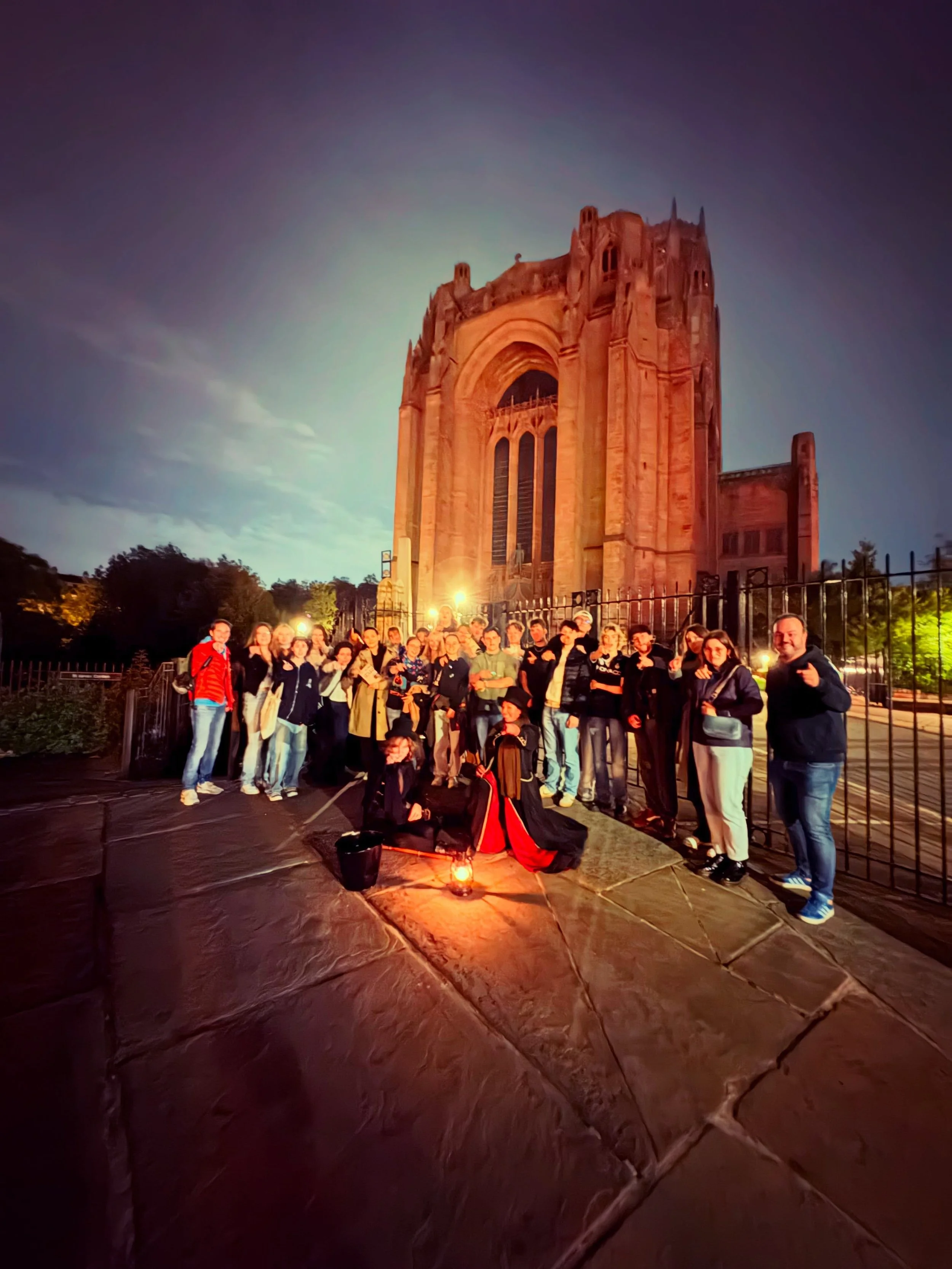 #privatetour #schootour #Germany 

Do Not Go Gentle into That Goodnight &hearts;️ Here&rsquo;s to you, our new fiendish friends from Germany 🇩🇪 

Join us for Family Fun Frights &amp; City Sights! 

Set Your Spirit Free with Shiverpool!

🌺 Gather Y
