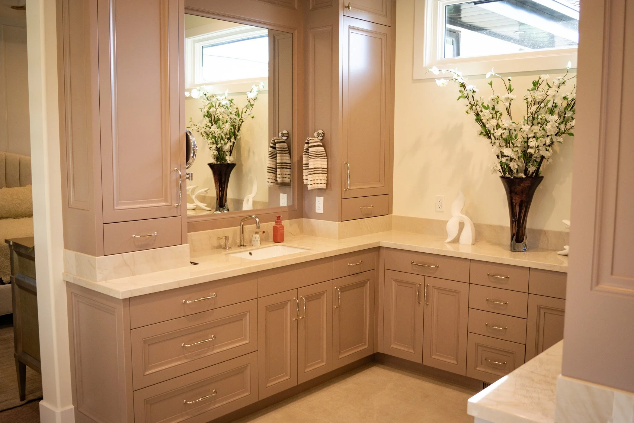 Draper 1 Int Master Vanity.jpg