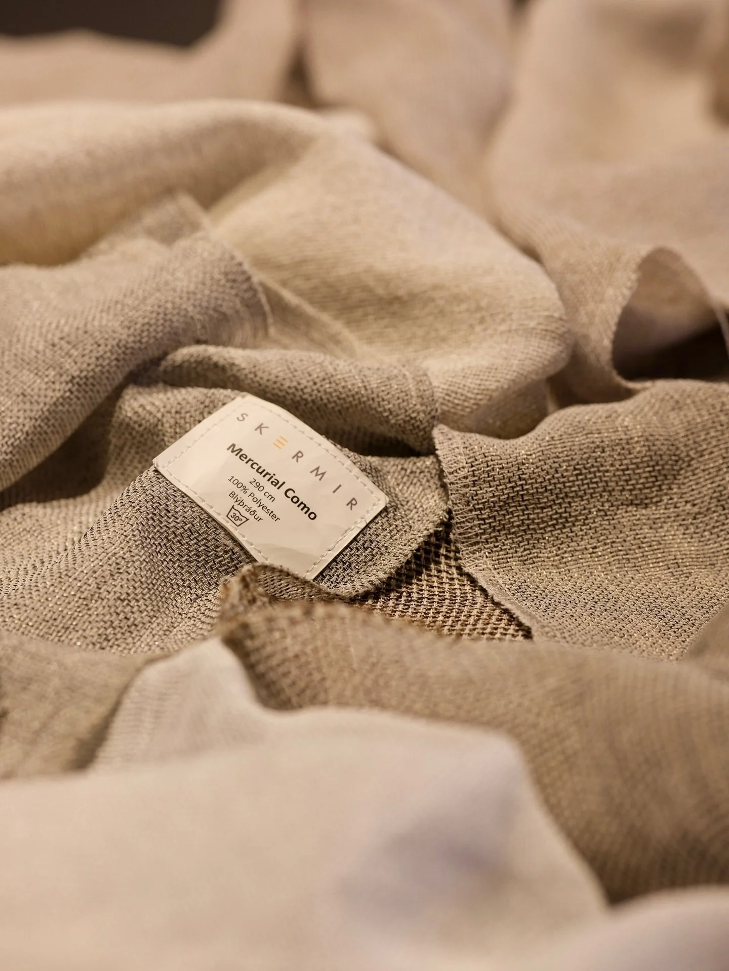 &Iacute; Skermi er fj&ouml;ldi tegunda af efnum &aacute; lager og yfir hundru&eth; &iacute; vi&eth;b&oacute;t sem h&aelig;gt er a&eth; s&eacute;rpanta. Komdu vi&eth; hj&aacute; okkur &aacute; H&ouml;f&eth;abakka 9 og sko&eth;a&eth;u &uacute;rvali&eth