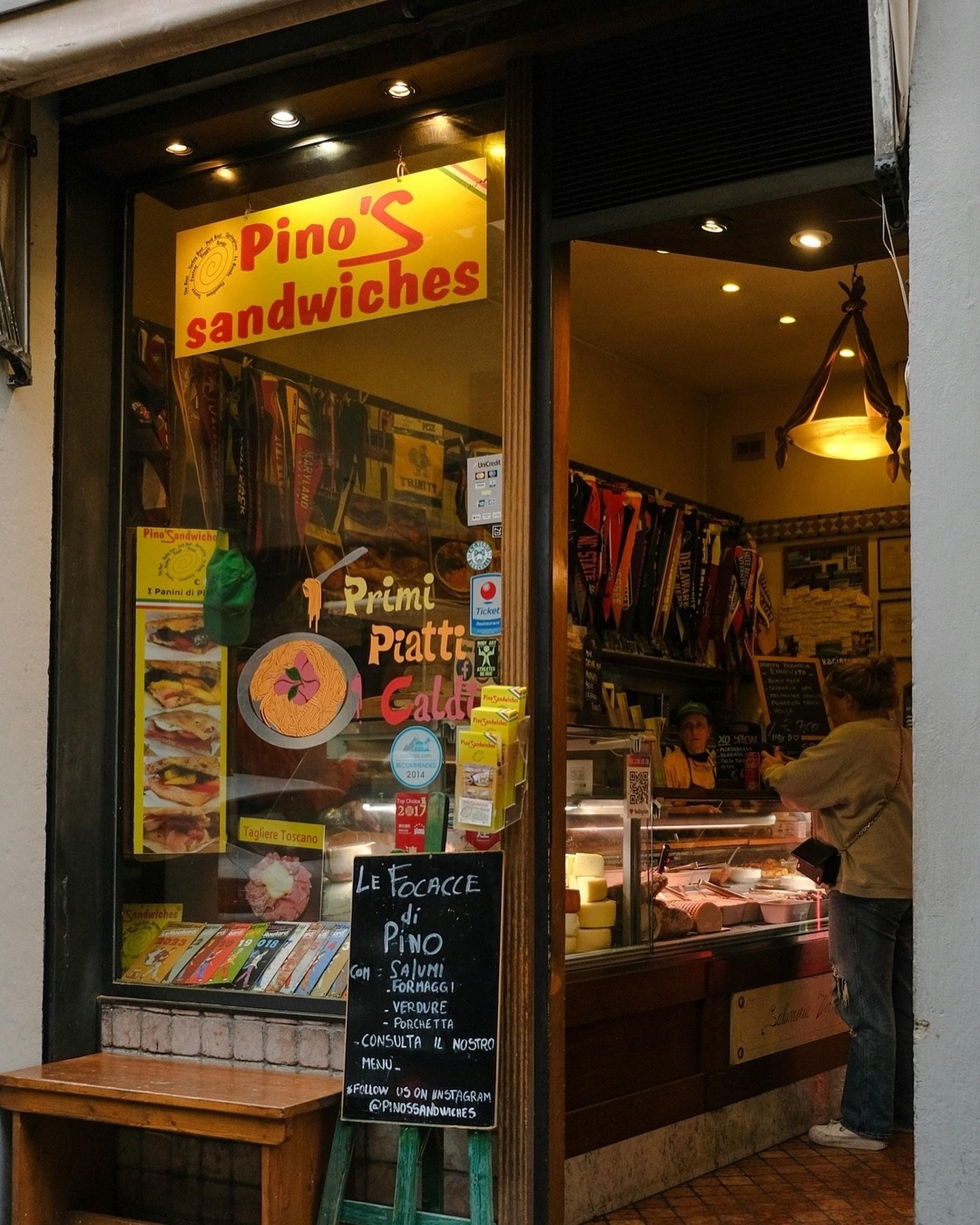 Florence is not just about art and architecture; it&rsquo;s also a sandwich lover&rsquo;s paradise! Here are the 7 must-visit spots for the best paninis/sandiwiches:
⠀⠀⠀⠀⠀⠀⠀⠀⠀
1️⃣ Pino&rsquo;s Sandwiches (Salumeria Verdi) &ndash; known for their frie