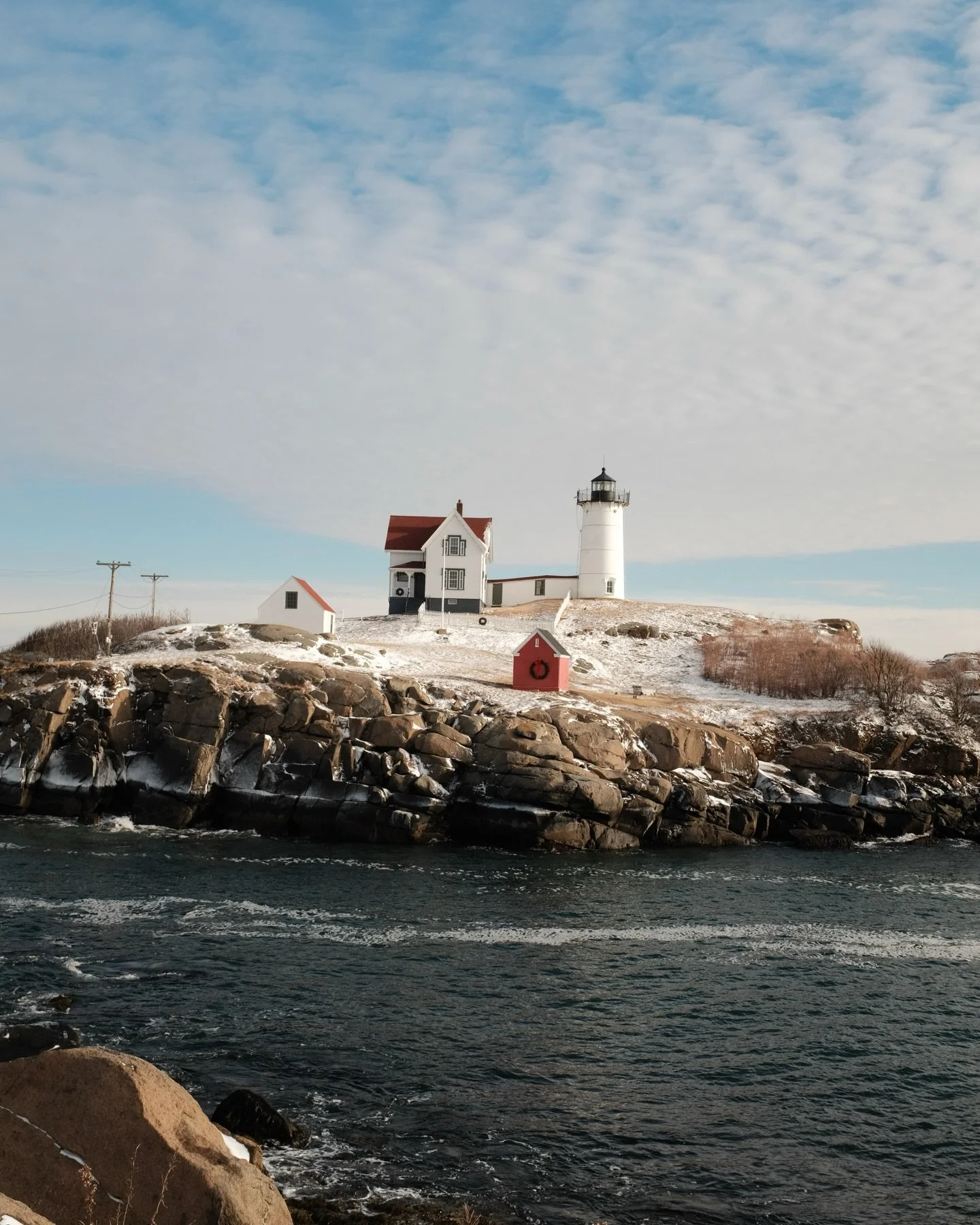 Starting the new year with some of my favorite frames from coastal Maine and Portsmouth 📸

Think salty air, pretty harbor light, good coffee, long walks and the kind of small town days that slow everything down a little 🥰

If this is your idea of a