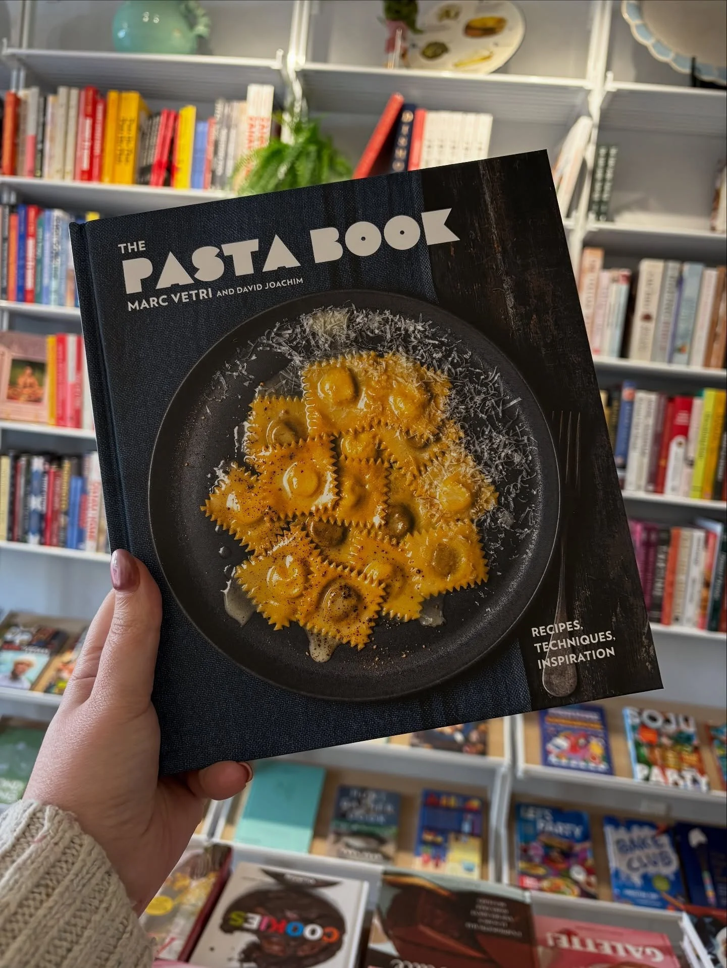 Some very exciting new releases in the shop this week, and a bonus shot of me FULLY WEEPING in the club over BA&rsquo;s segment on the @todayshow this morning (link in stories). Wowie zowie, I love you guys and these books and this little store. 

Do