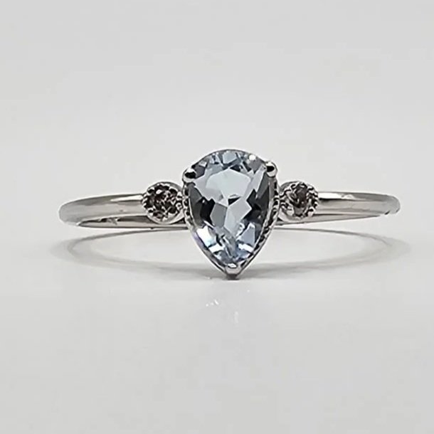 14kt White Gold Aquamarine & Diamond Ring