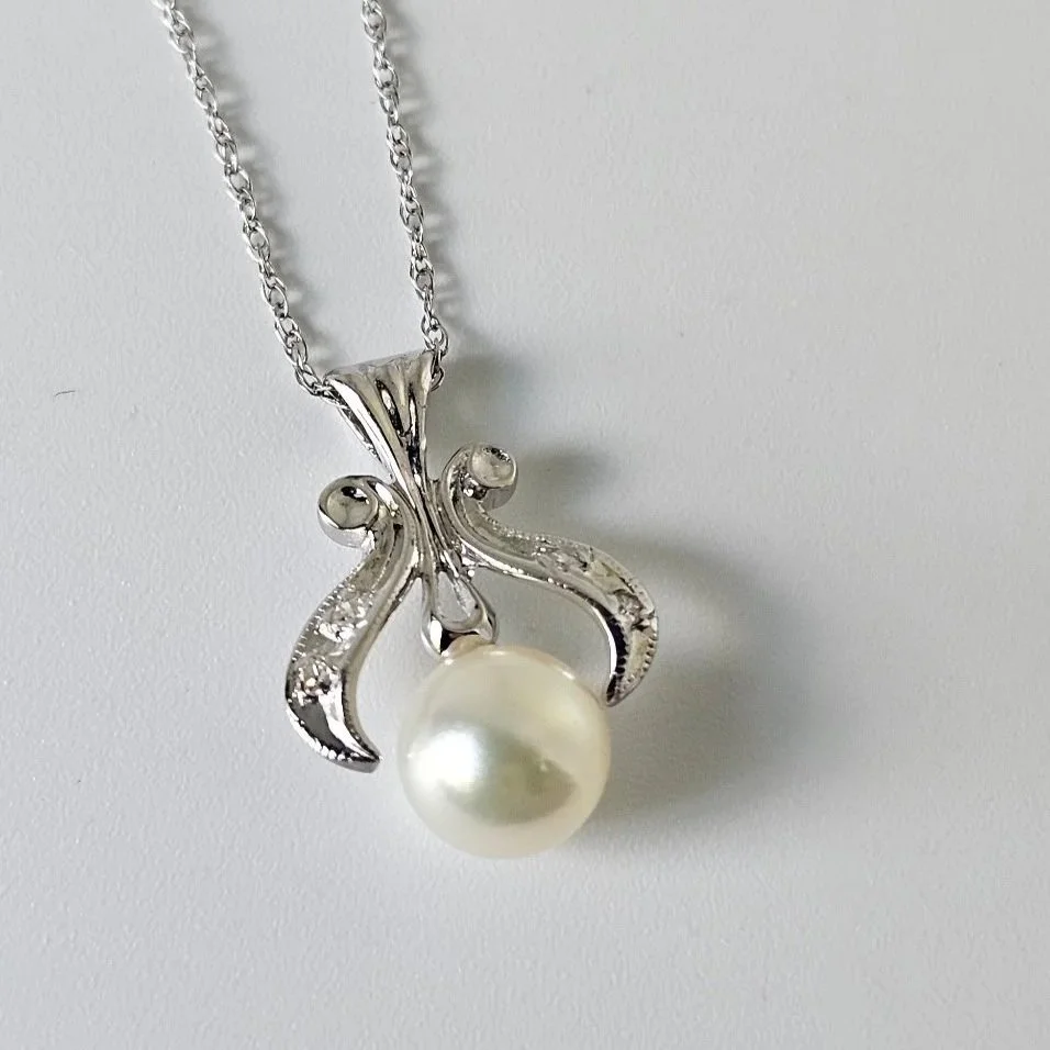 14kt White Gold Pearl & Diamond Pendant