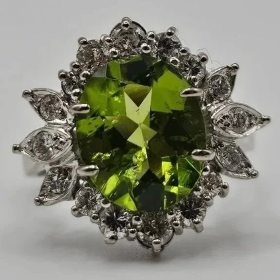 14kt White Gold Peridot & Diamond Ring