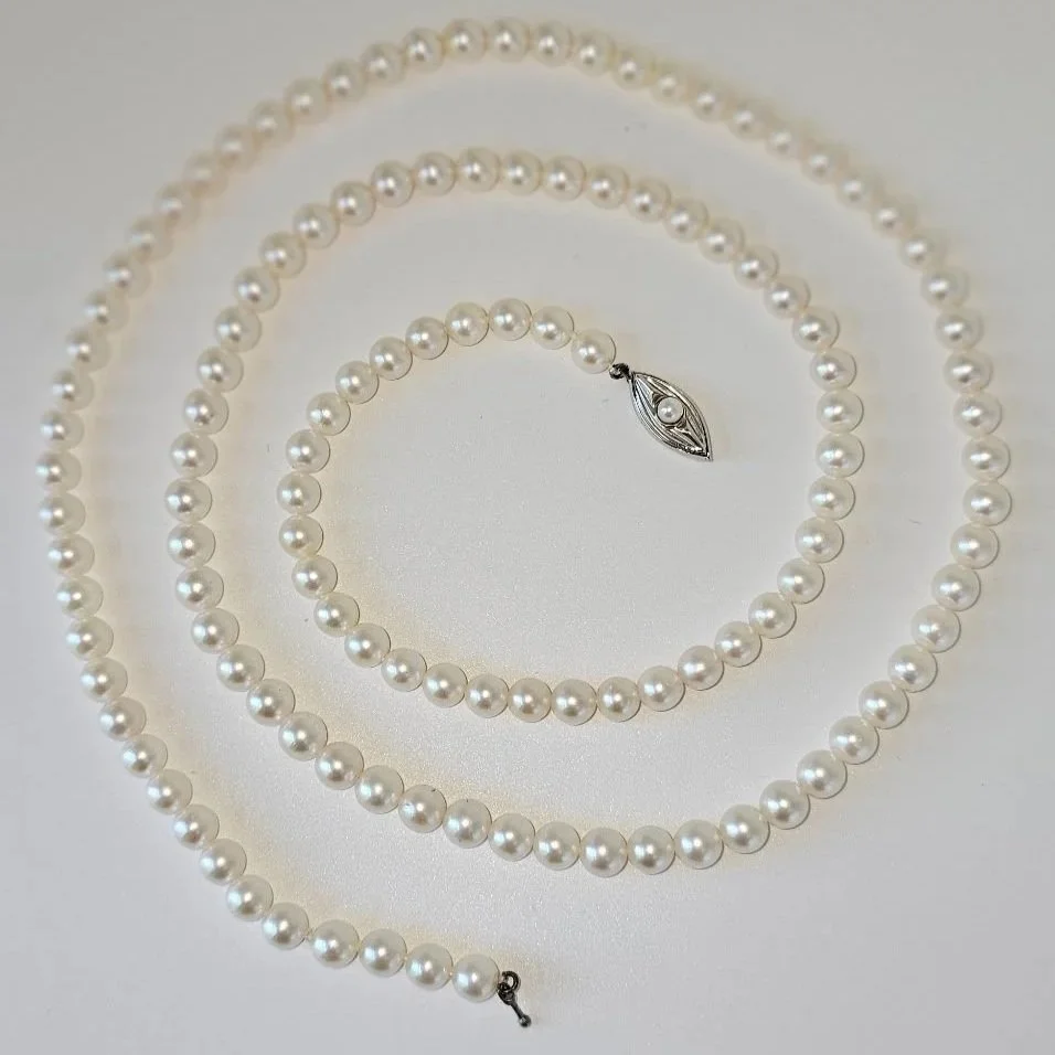 Fresh Water Cultured Pearl Necklace w/ 14kt White Gold Clasp