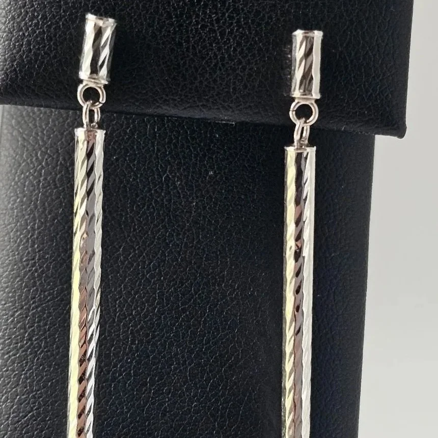 14kt White Gold Vertical Drop Earrings