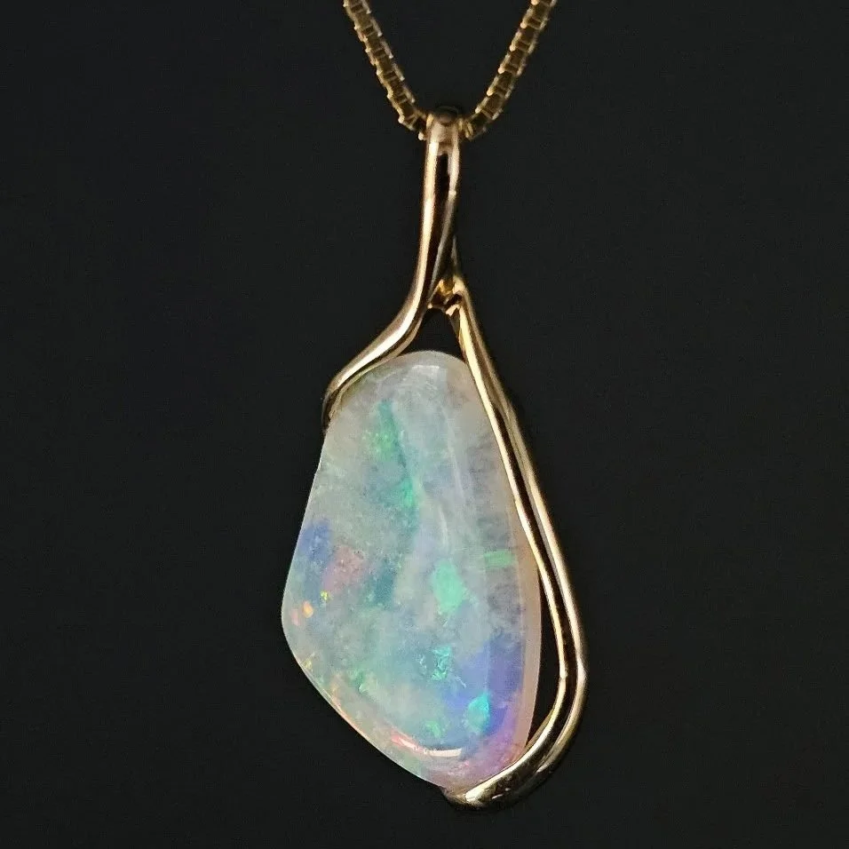 18kt Yellow Gold Opal Necklace