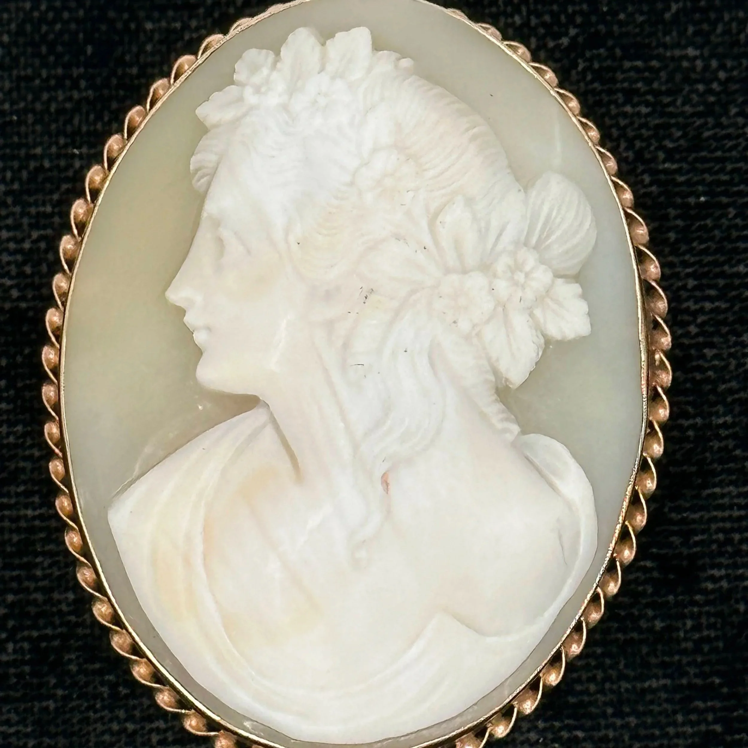 Vintage 10kt  Yellow Gold Cameo Pin