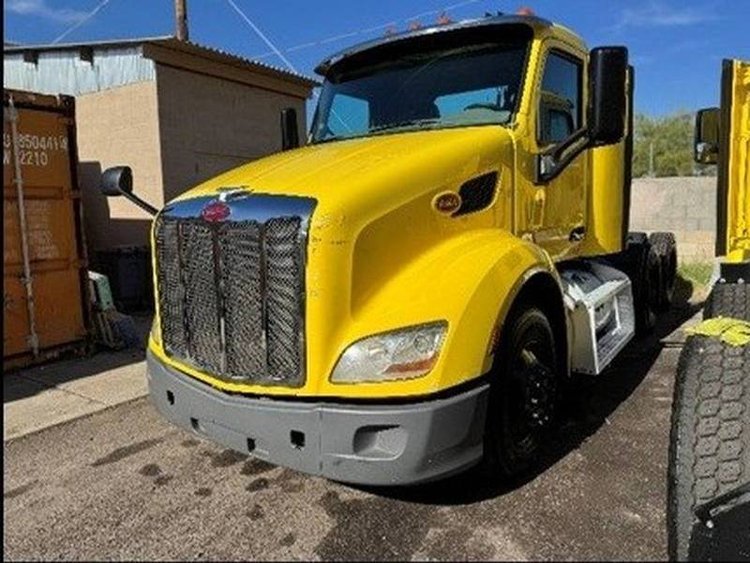 2019 Peterbilt 579 Day Cab