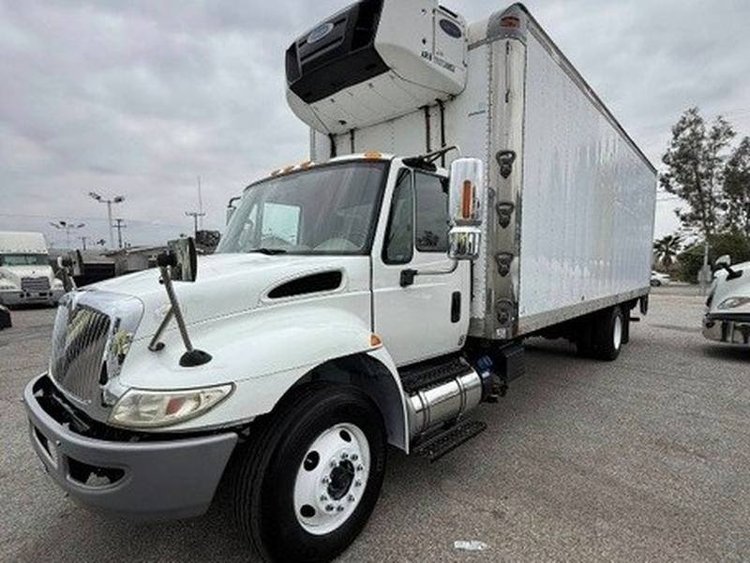 2019 International 4300 24 ft Reefer