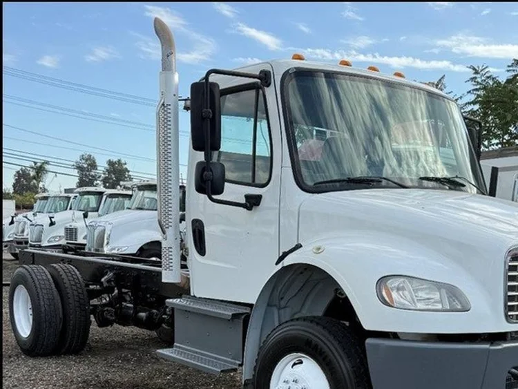 2014 Freightliner M2 106 4x4 Cab & Chassis