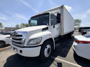 2013 Hino 338 caja de 26 pies con rampa (liftgate)
