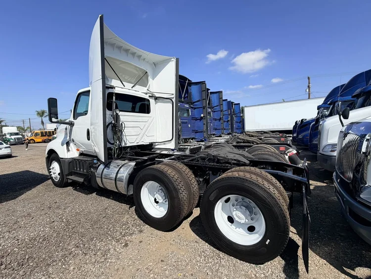 2024 International LT625 Day Cab, photo 4
