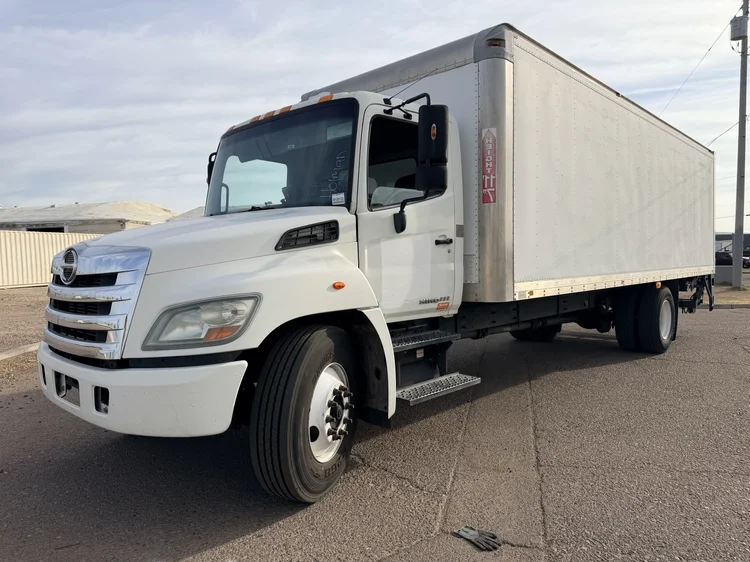 2013 Hino 338 26 ft Box Truck w/ Liftgate, photo 4