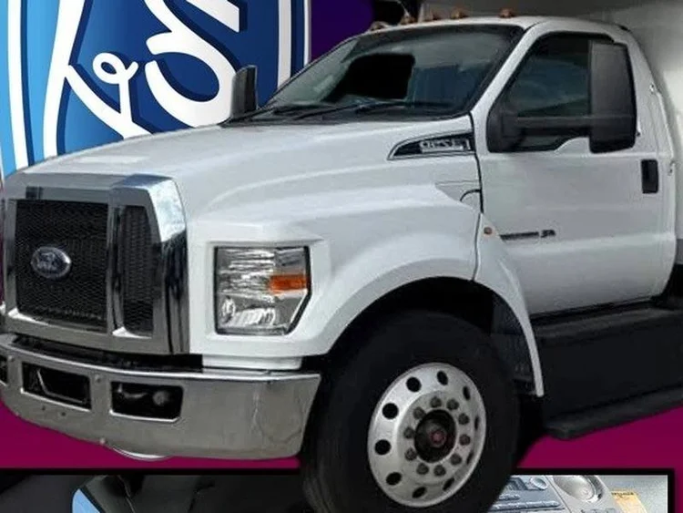 2019 Ford F-750 26 ft Box