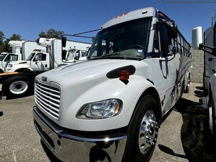2015 Thomas Weekend Hauler Bus / RV